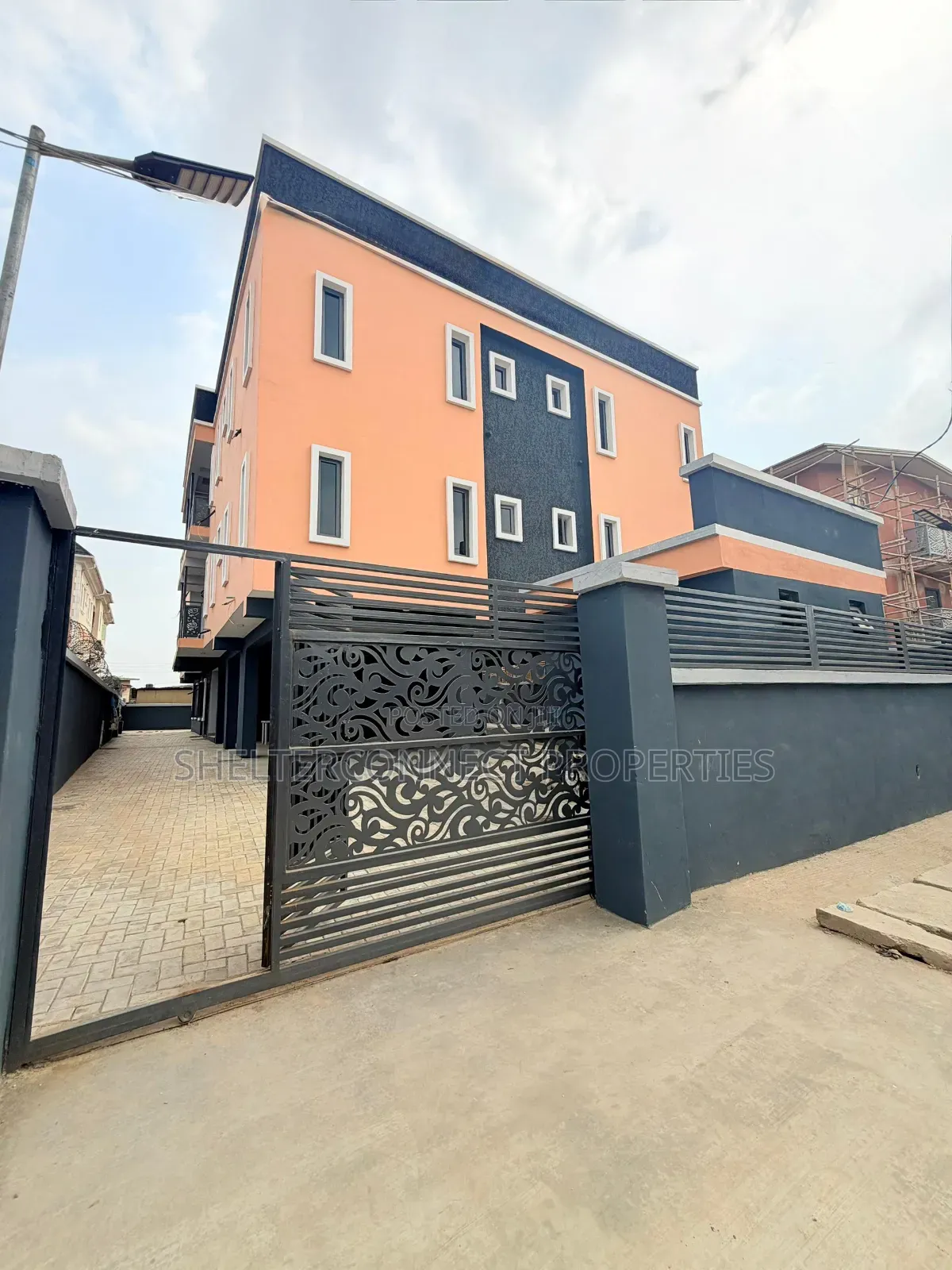 3bdrm Apartment in New Garage / Gbagada for sale