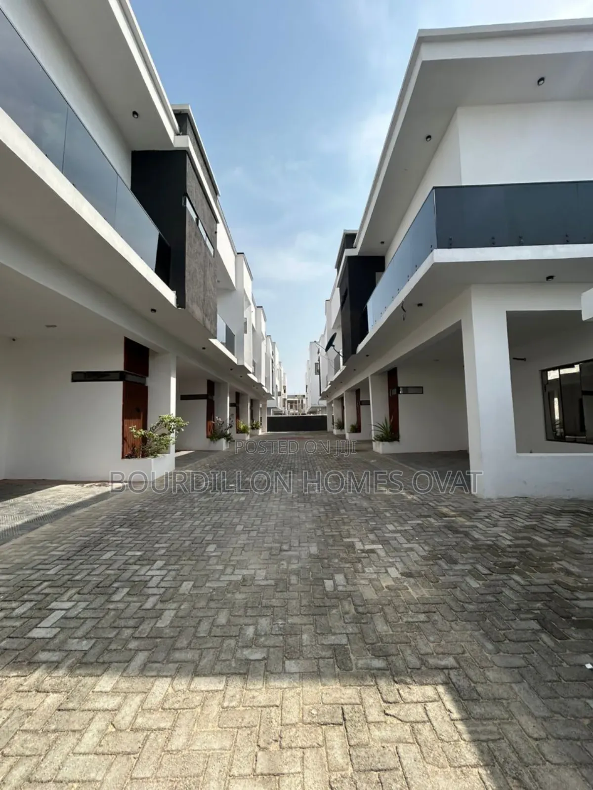 3bdrm Duplex in Ikota Lekki Lagos for sale