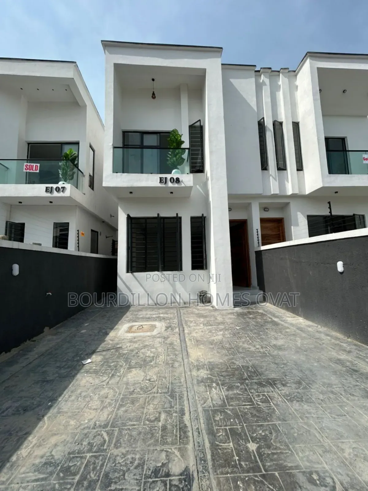 4bdrm Duplex in Ikota Lekki Lagos for sale
