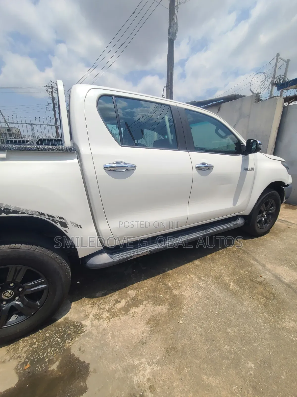Toyota Hilux 2021 White