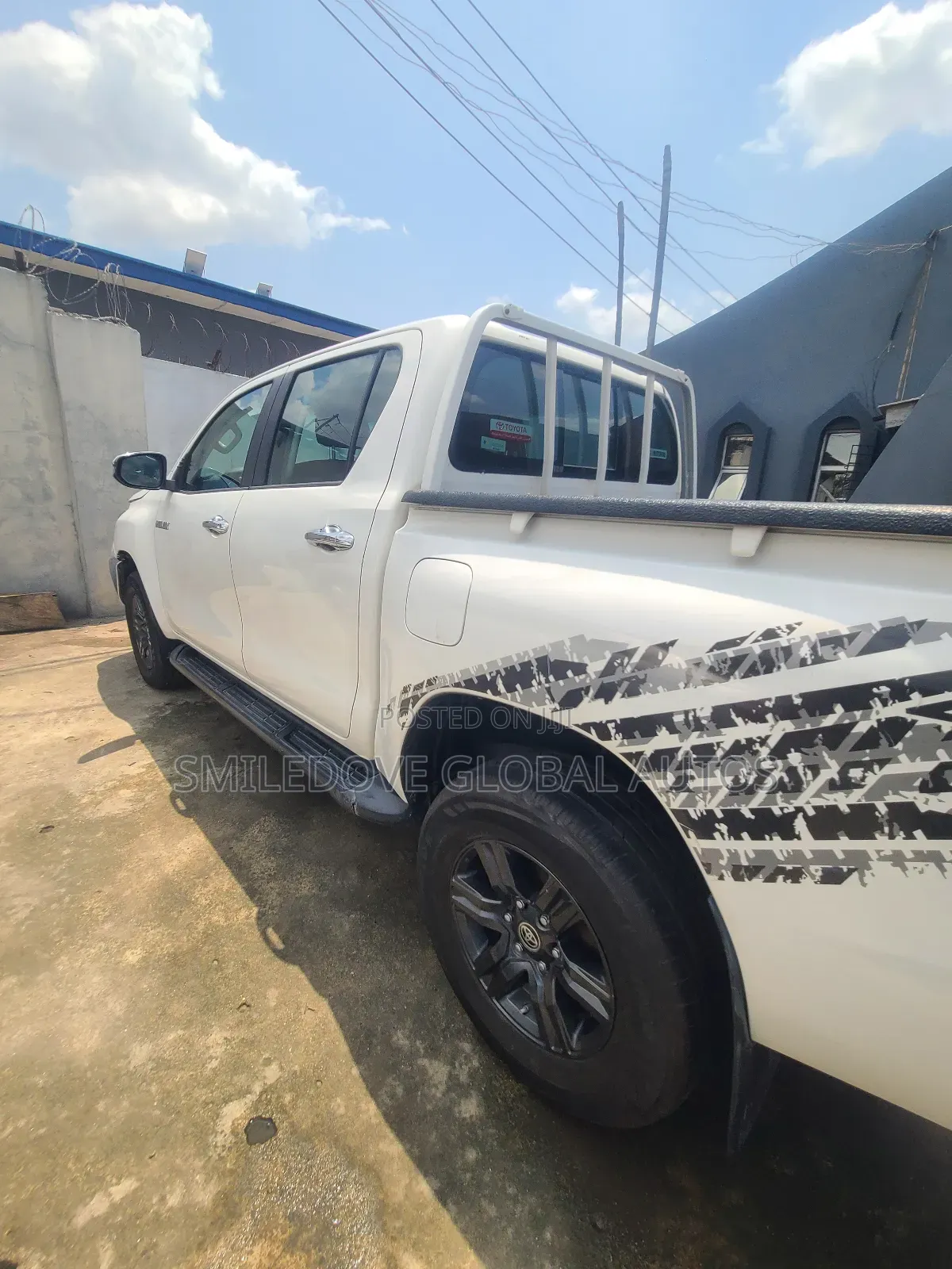 Toyota Hilux 2021 White
