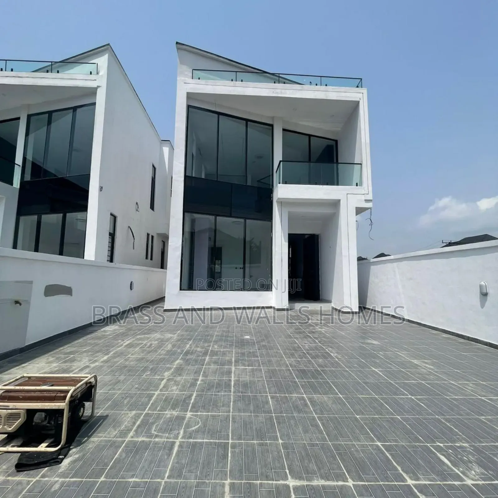 Furnished 5bdrm Duplex in Chevron for sale