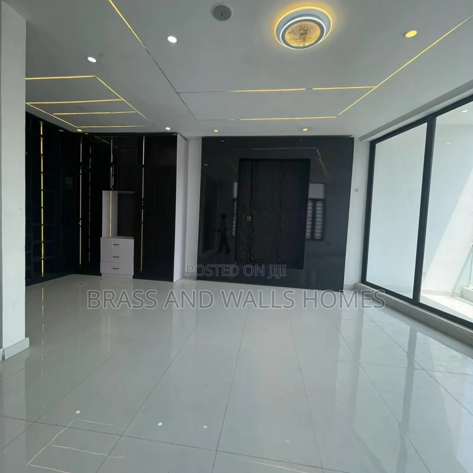 Furnished 5bdrm Duplex in Chevron for sale