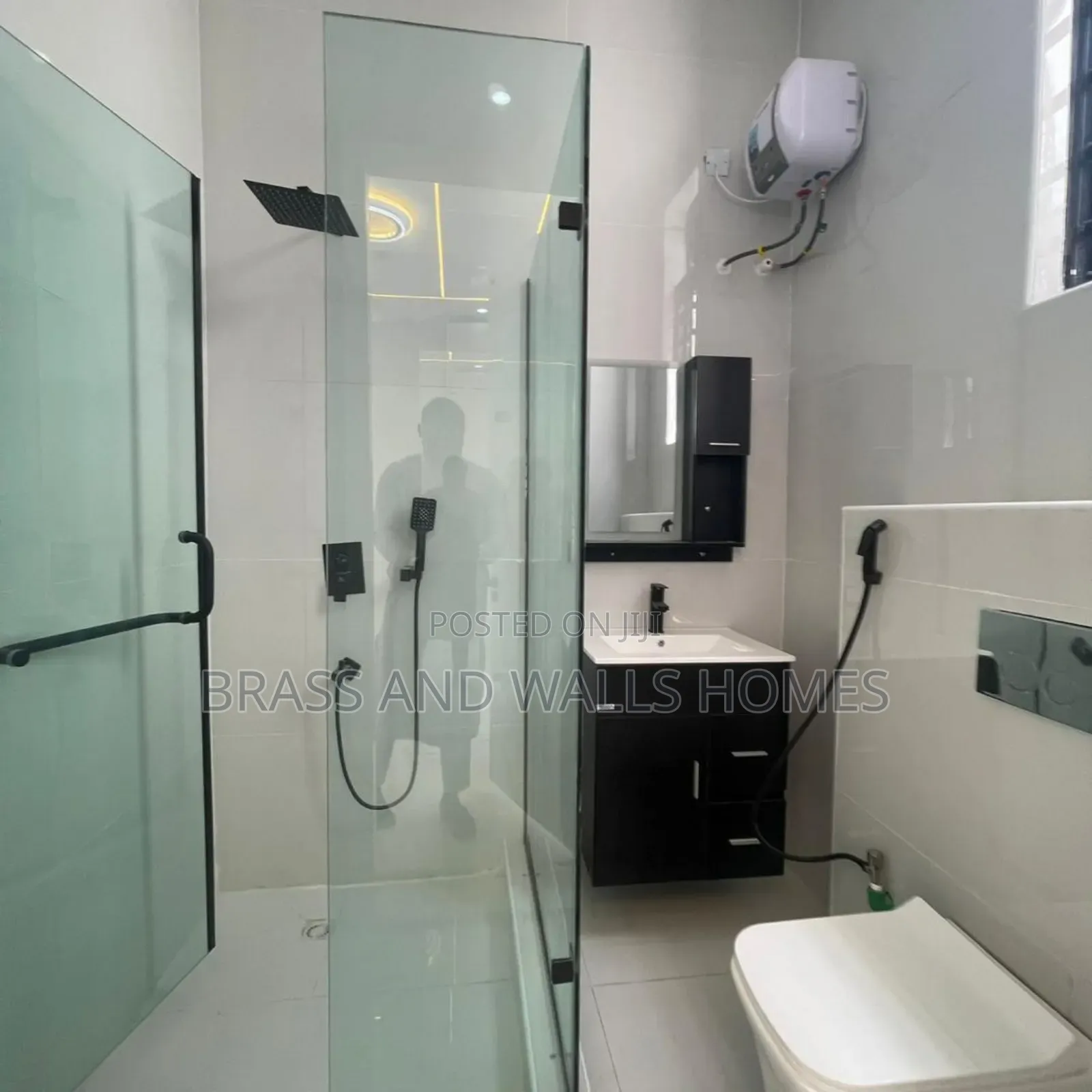 Furnished 5bdrm Duplex in Chevron for sale