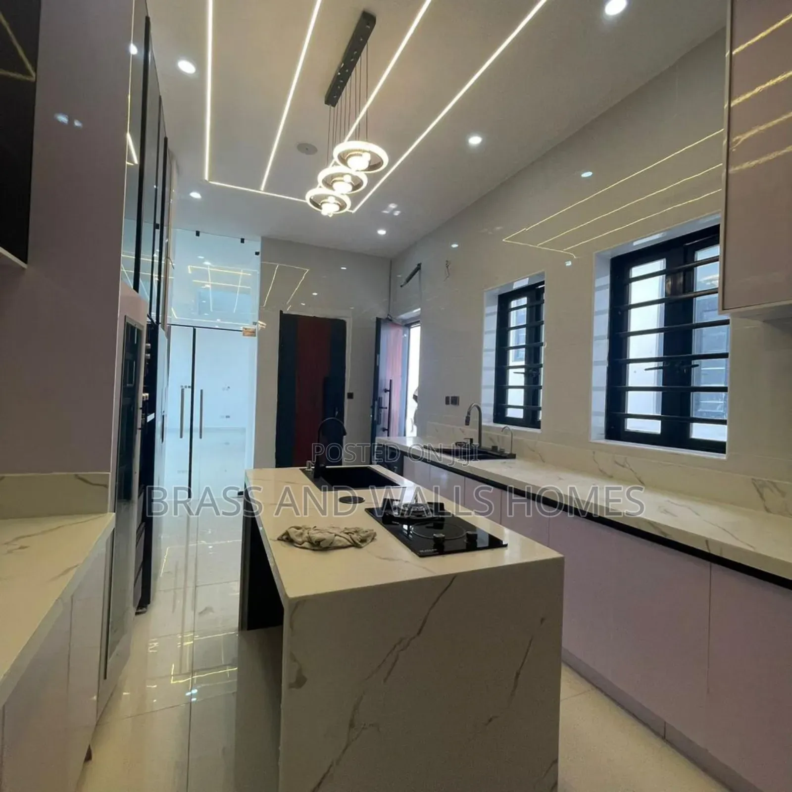Furnished 5bdrm Duplex in Chevron for sale