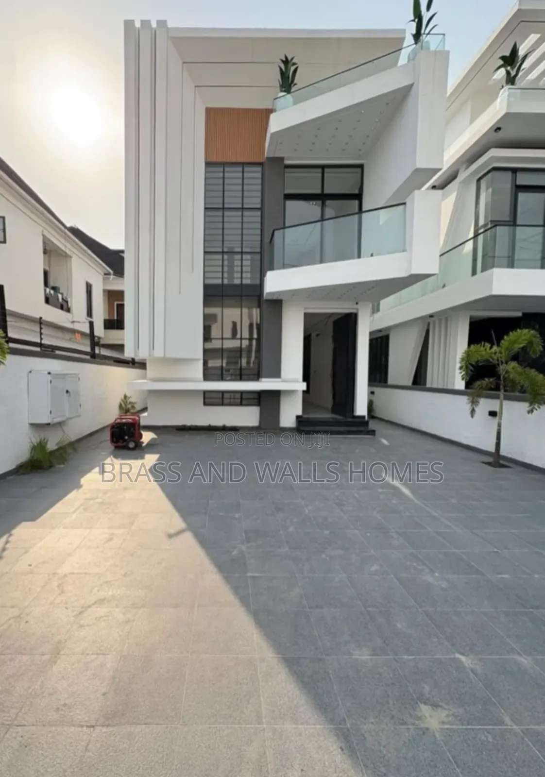 Furnished 5bdrm Duplex in Chevron for sale