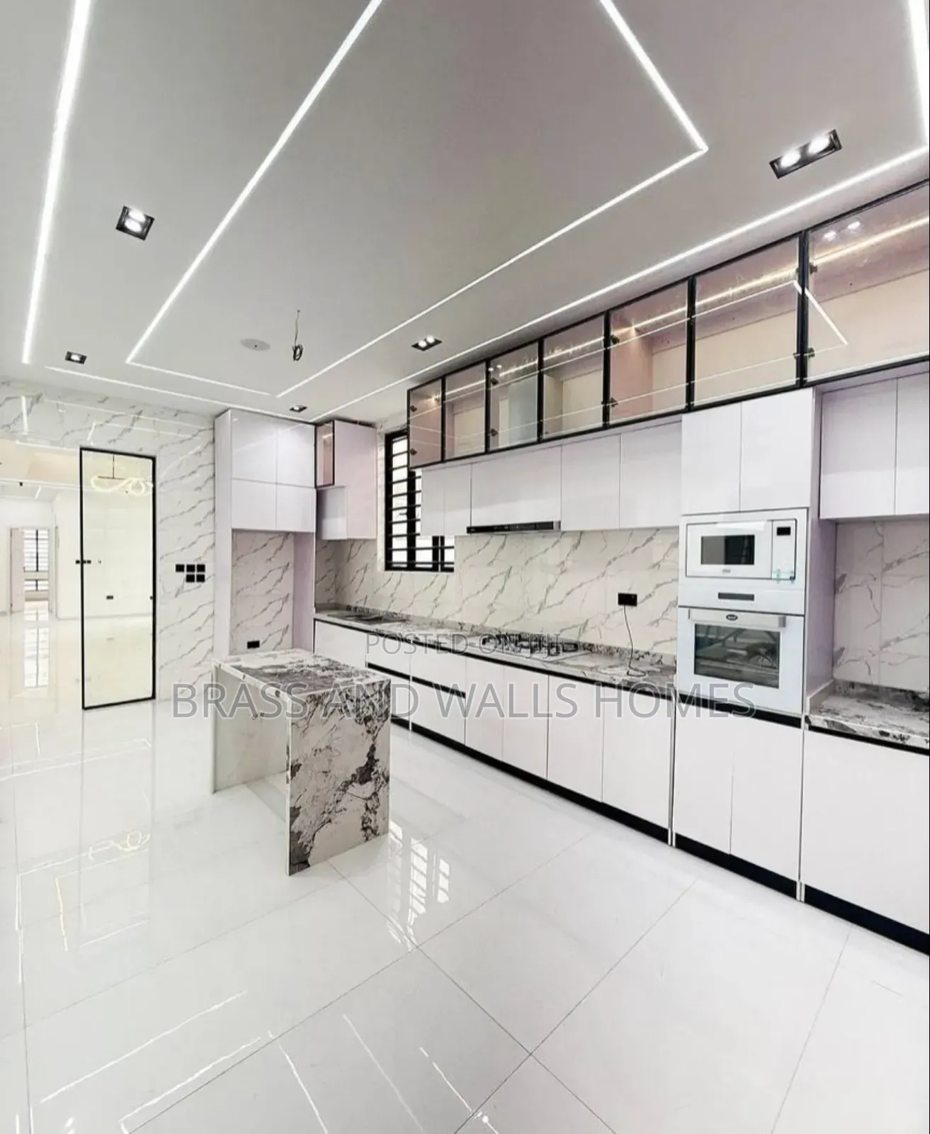 Furnished 5bdrm Duplex in Chevron for sale