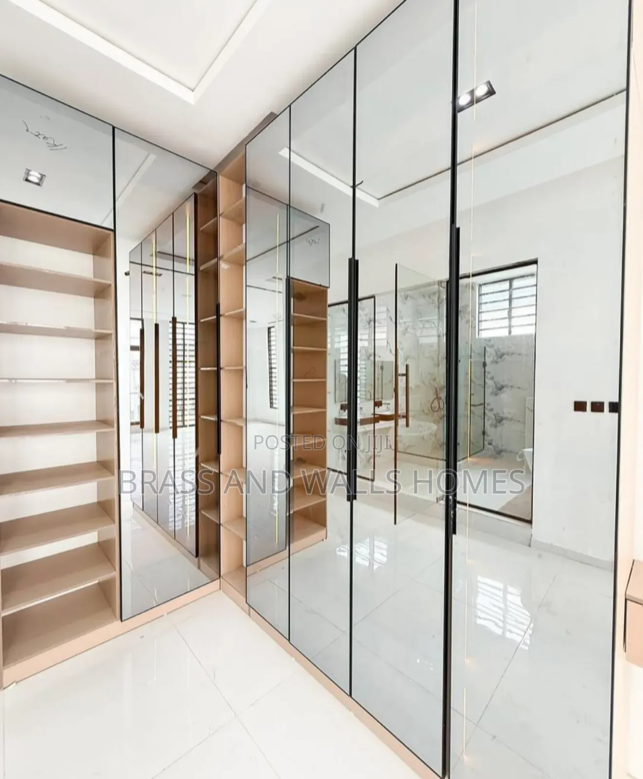Furnished 5bdrm Duplex in Chevron for sale