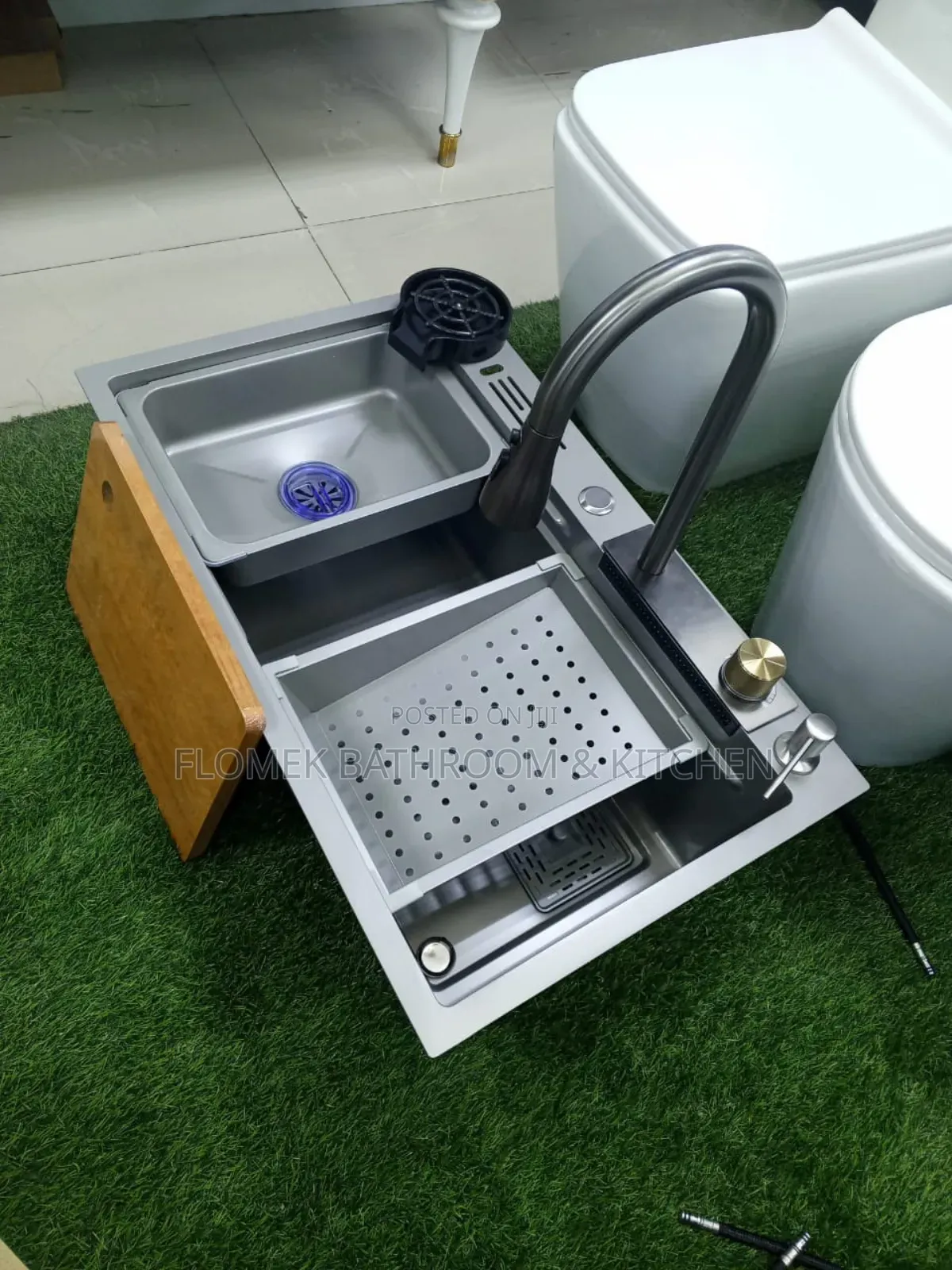 Luxury Kitchen Sink With Built-in Cup Washer & Modern Design