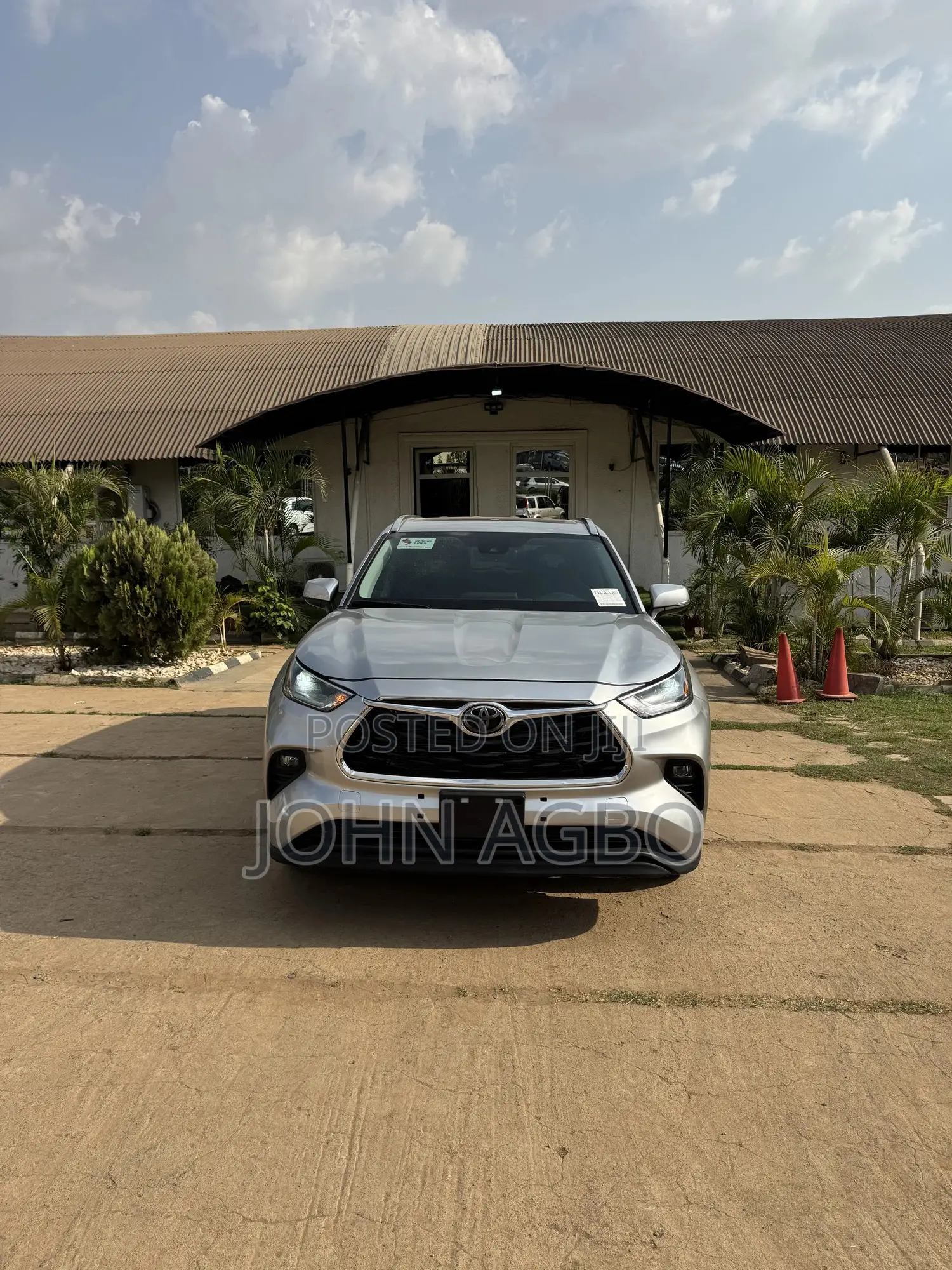 Toyota Highlander XLE 2022 Silver