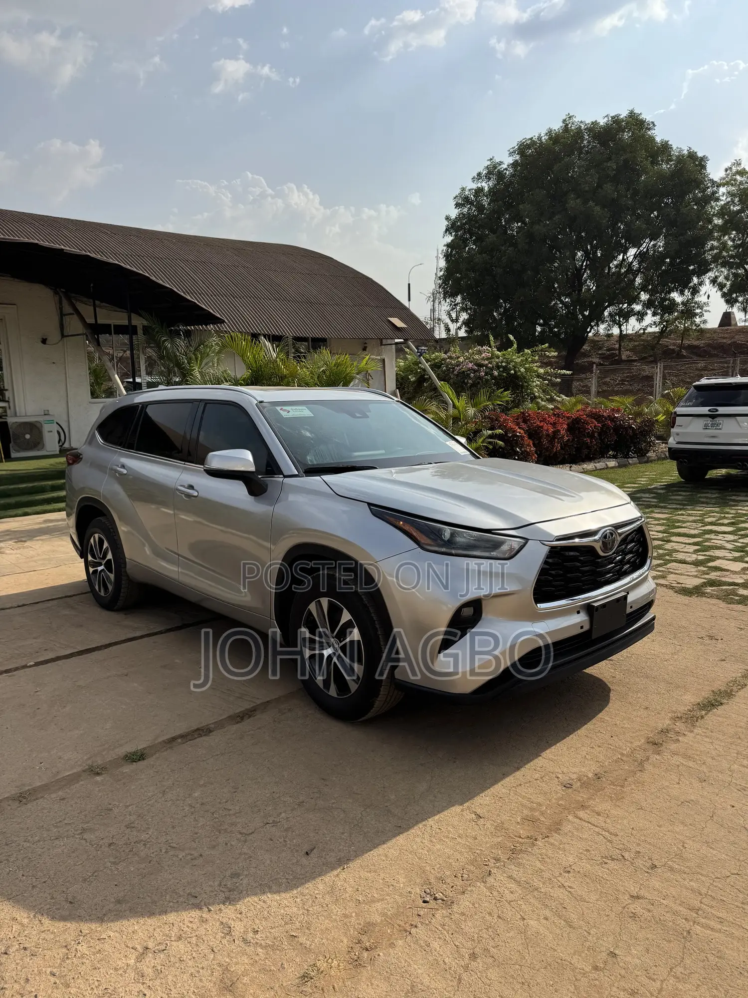 Toyota Highlander XLE 2022 Silver