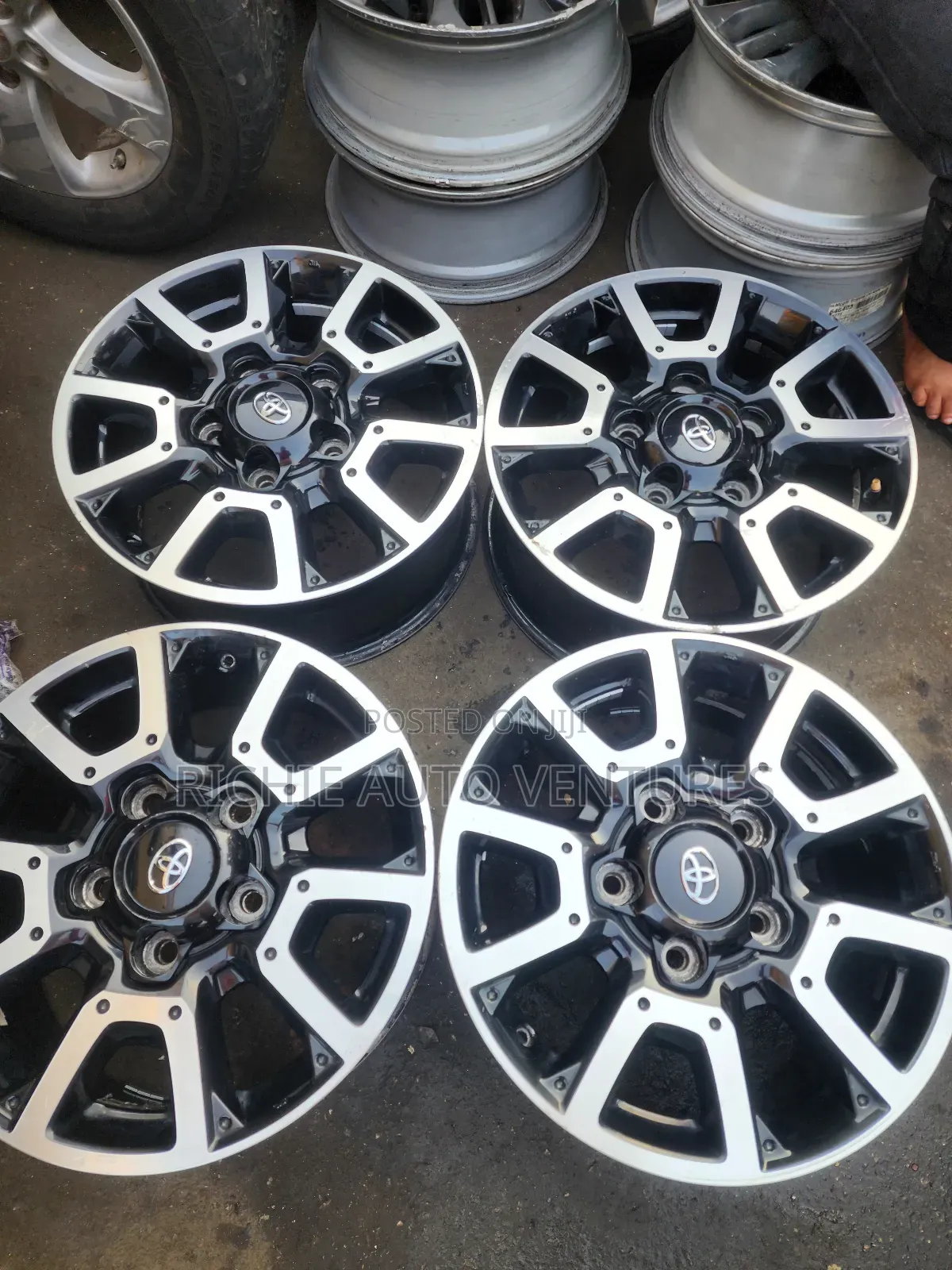 18inch Tundra Original Oem Rim.