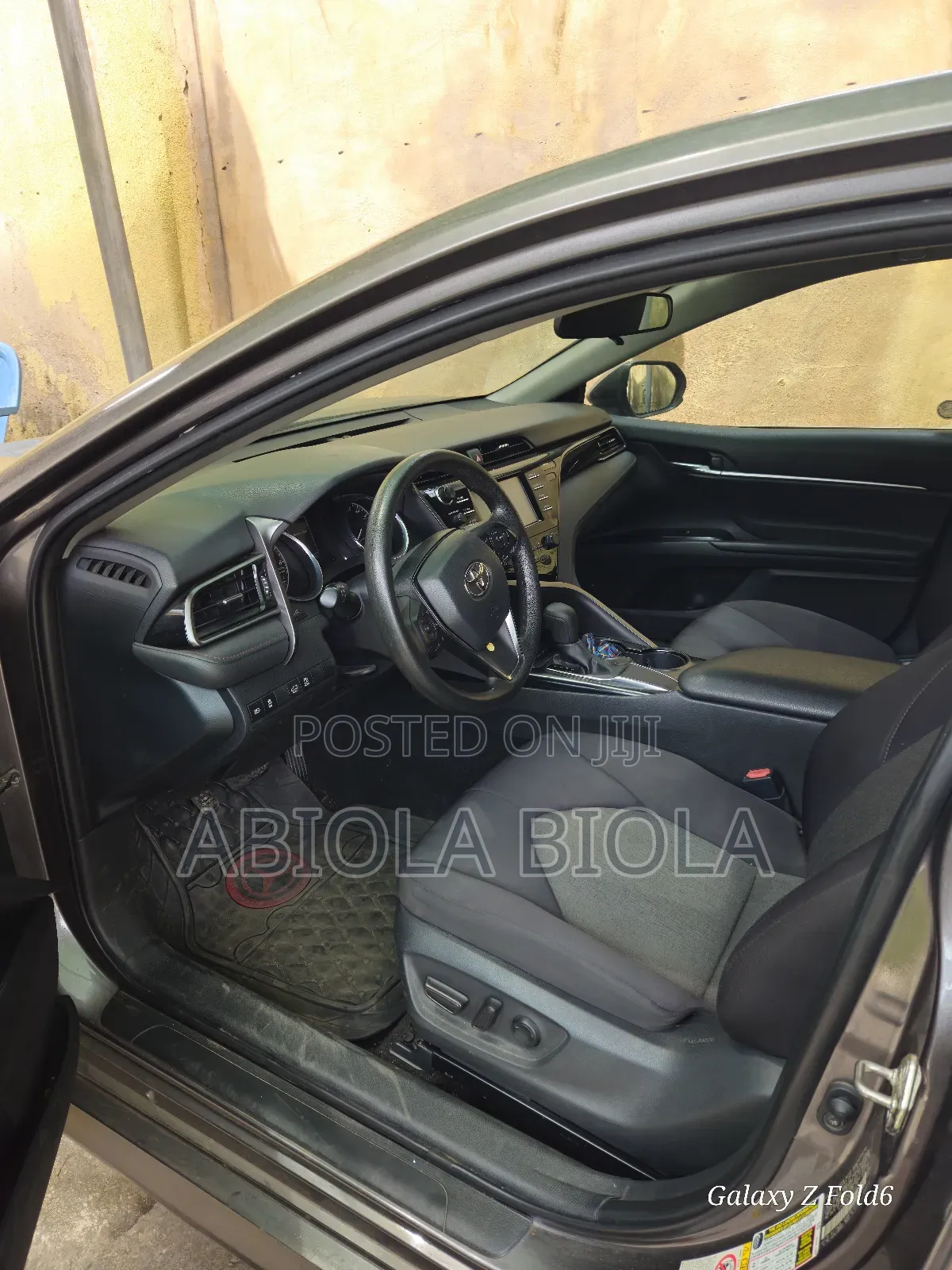 Toyota Camry LE (2.5L 4cyl 8A) 2019 Gray