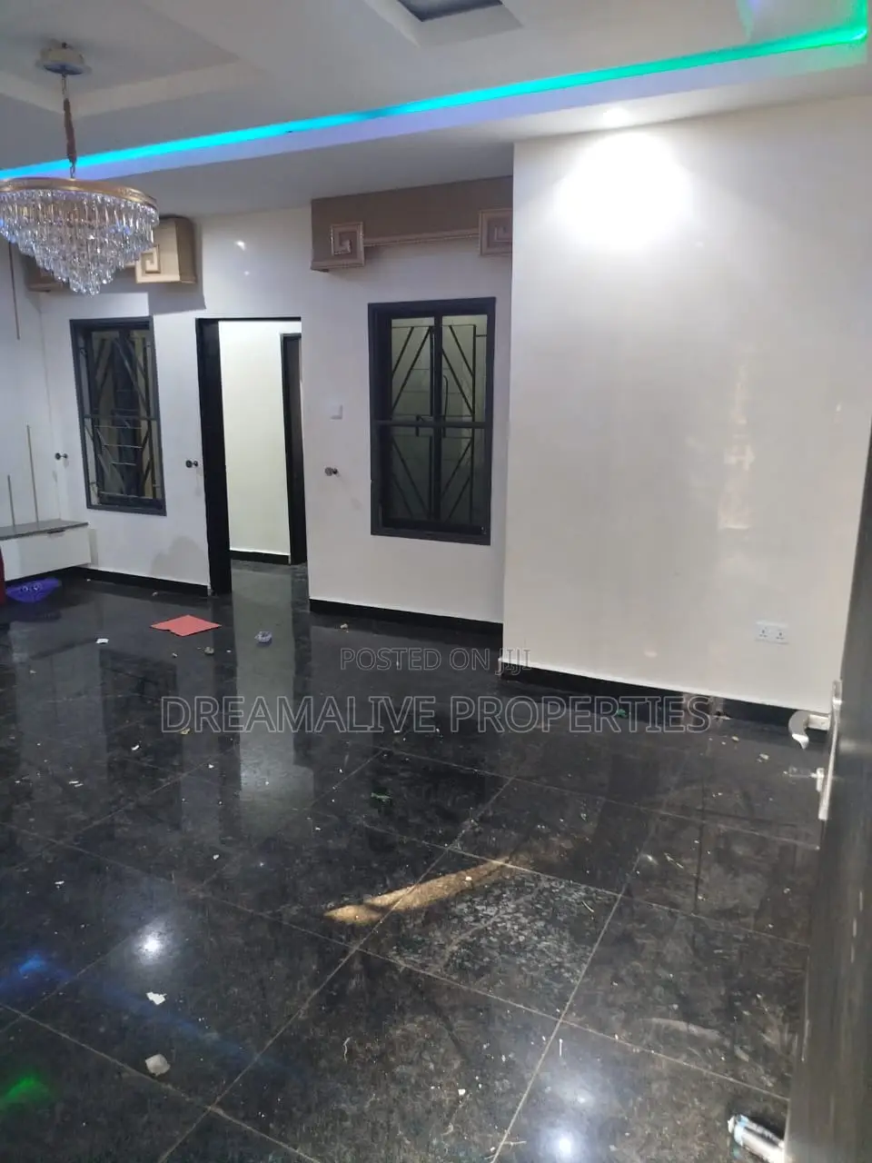 3bdrm Apartment in Wuse 2 for rent