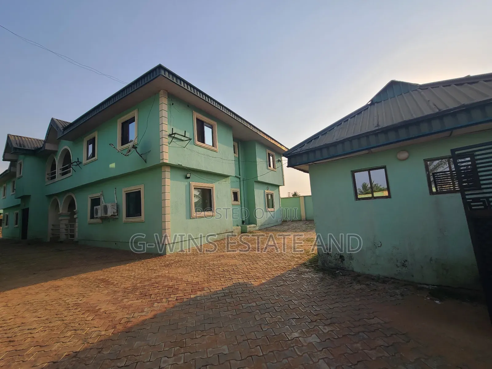 3bdrm Block of Flats in Ekenwan Road Benin for sale