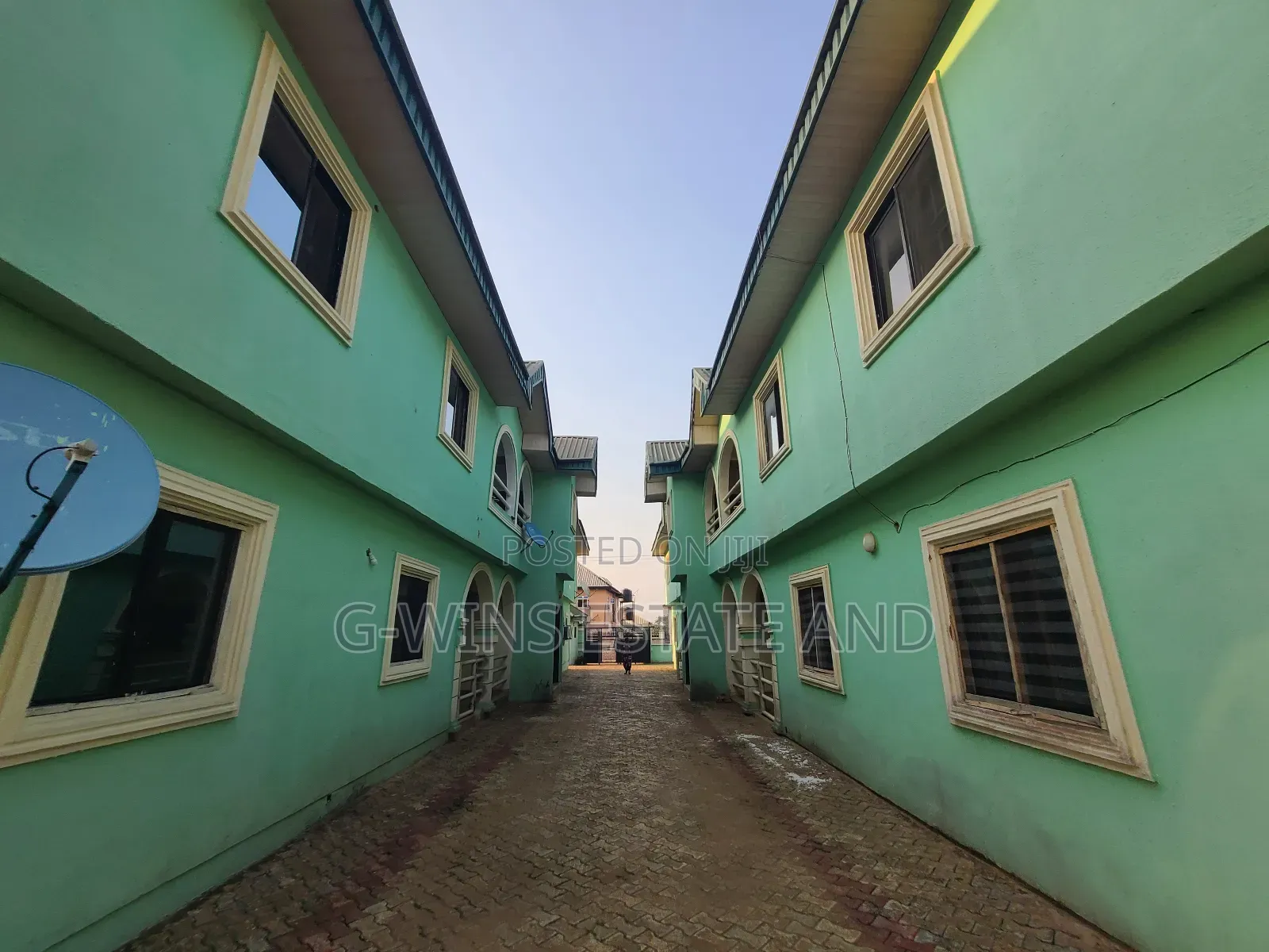 3bdrm Block of Flats in Ekenwan Road Benin for sale