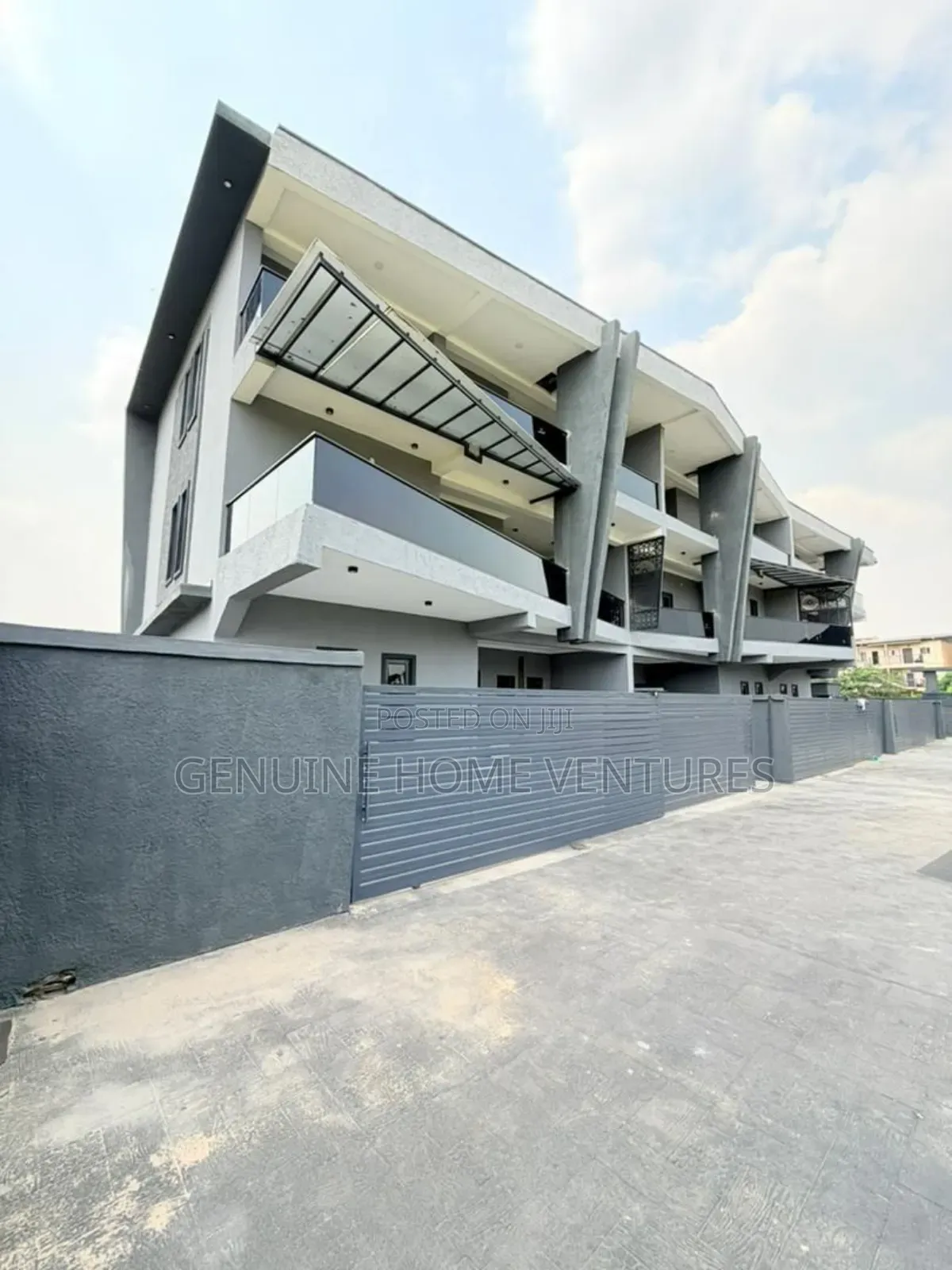 4bdrm Duplex in Surulere for sale