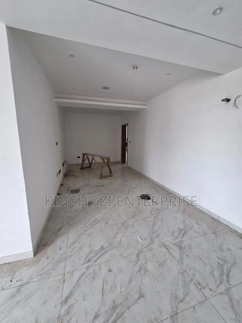 3bdrm Apartment in Ikeja Gra for sale