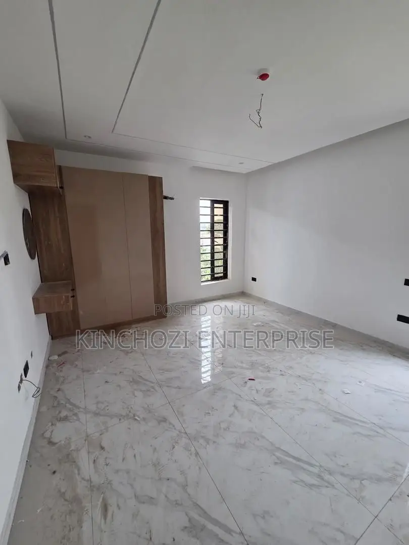 3bdrm Apartment in Ikeja Gra for sale
