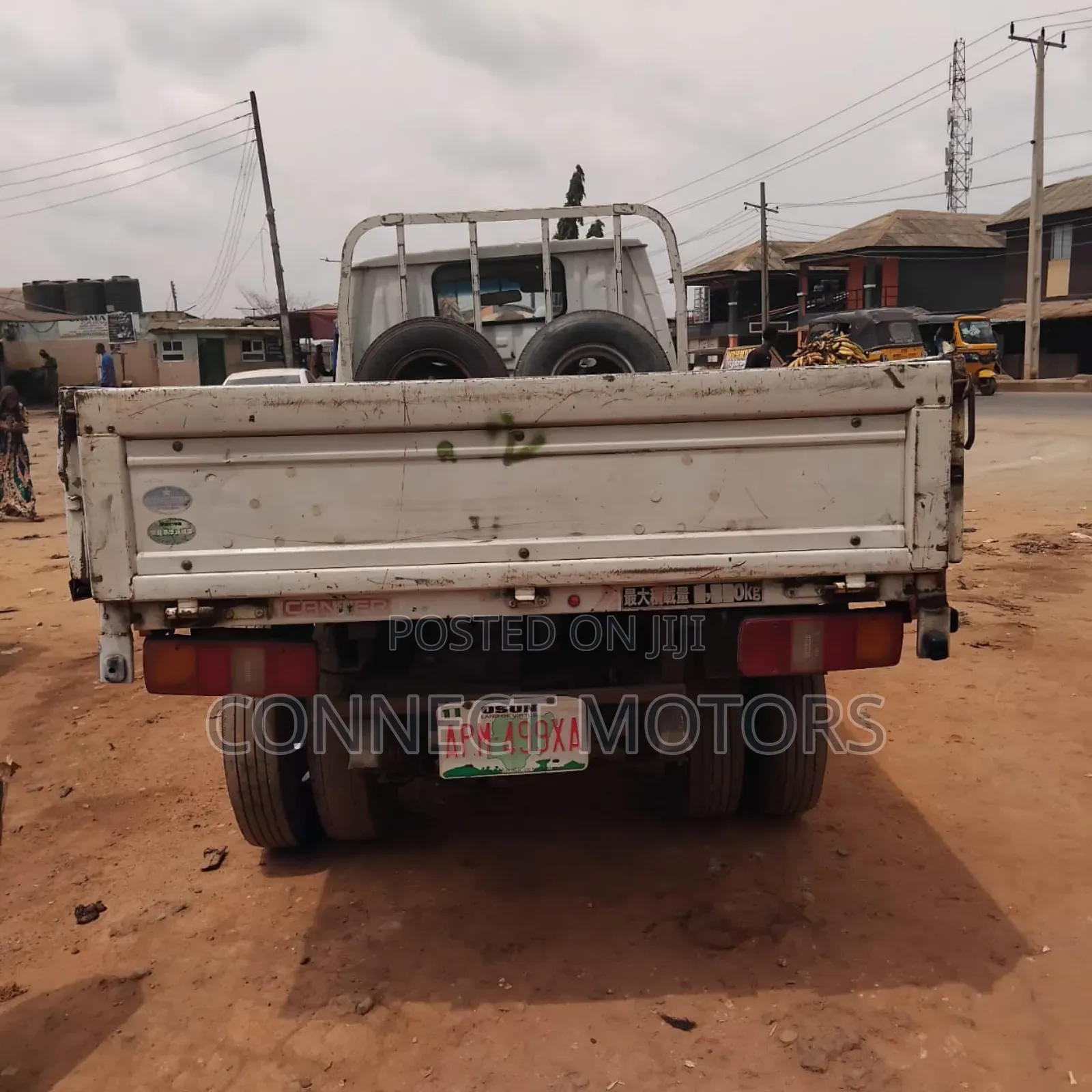Toyota Dyna 200 6tyres Truck 2000 White