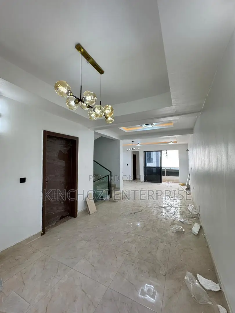 4bdrm Duplex in Surulere, Adelabu for sale