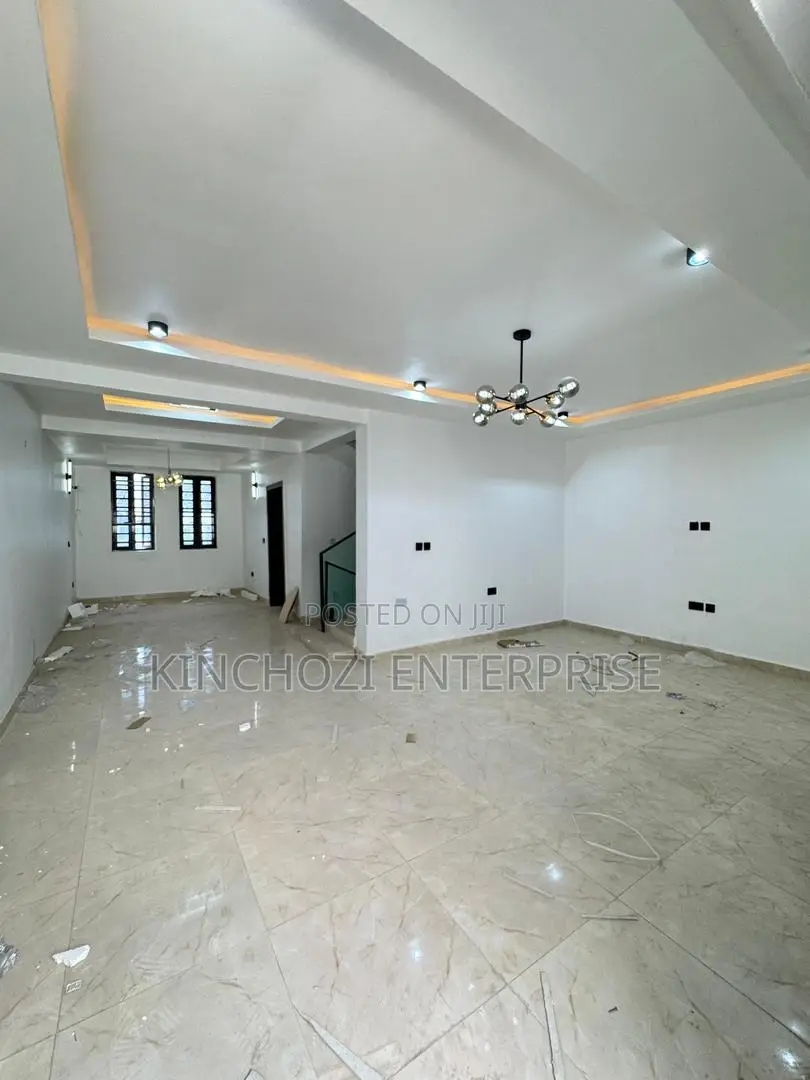 4bdrm Duplex in Surulere, Adelabu for sale