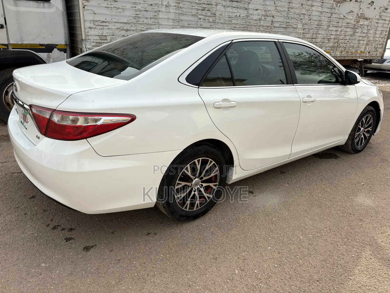 Toyota Camry LE 4dr Sedan (2.5L 4cyl 6A) 2015 White