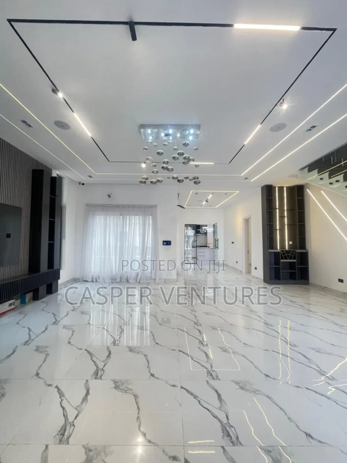 5bdrm Duplex in Chevron for sale