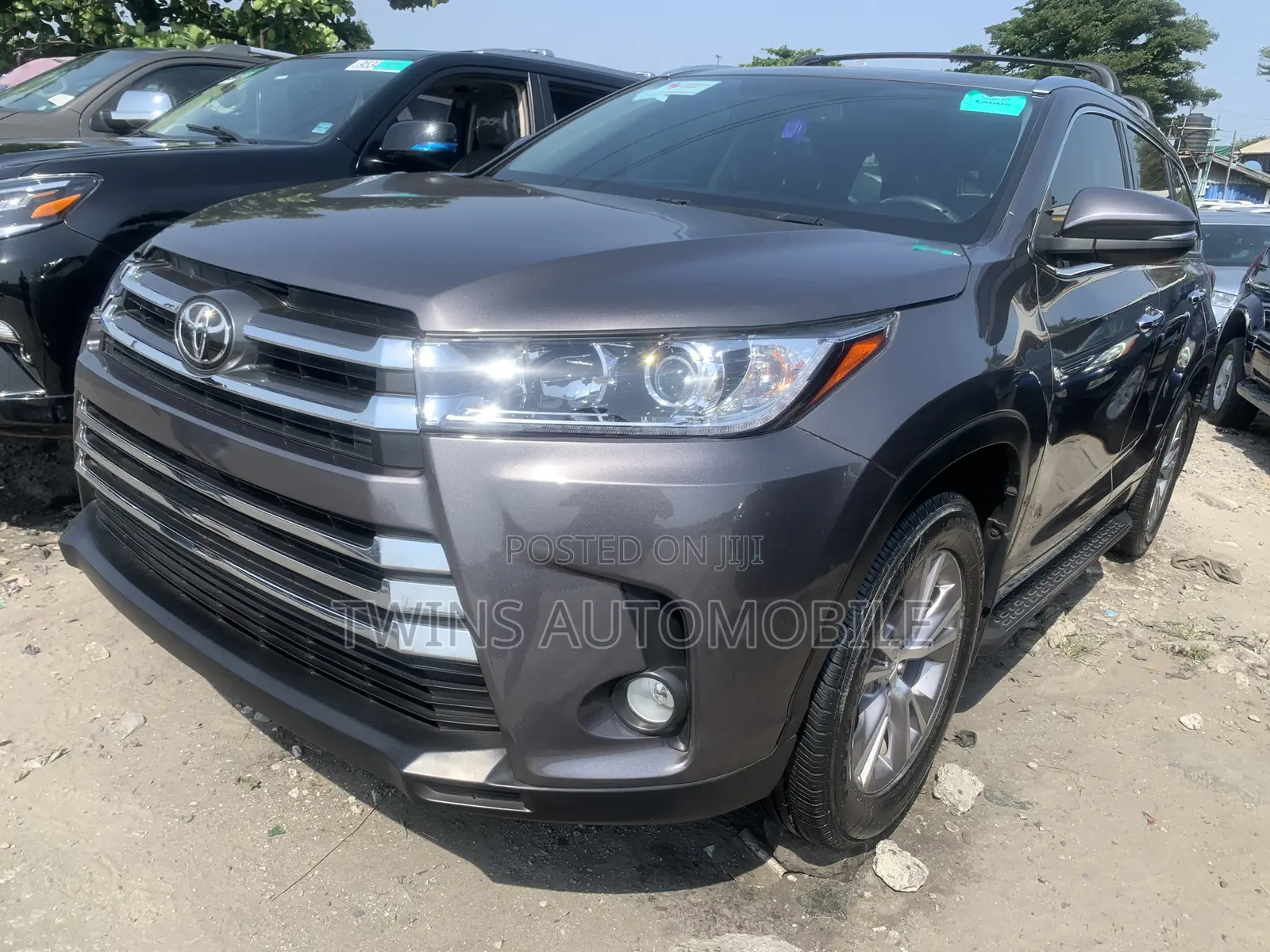 Toyota Highlander XLE 4x4 V6 (3.5L 6cyl 8A) 2018 Gray