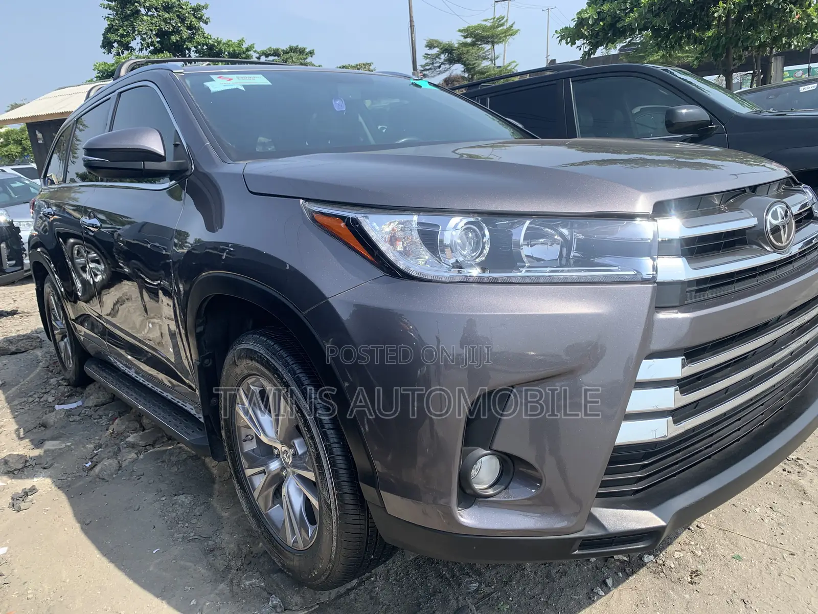 Toyota Highlander XLE 4x4 V6 (3.5L 6cyl 8A) 2018 Gray