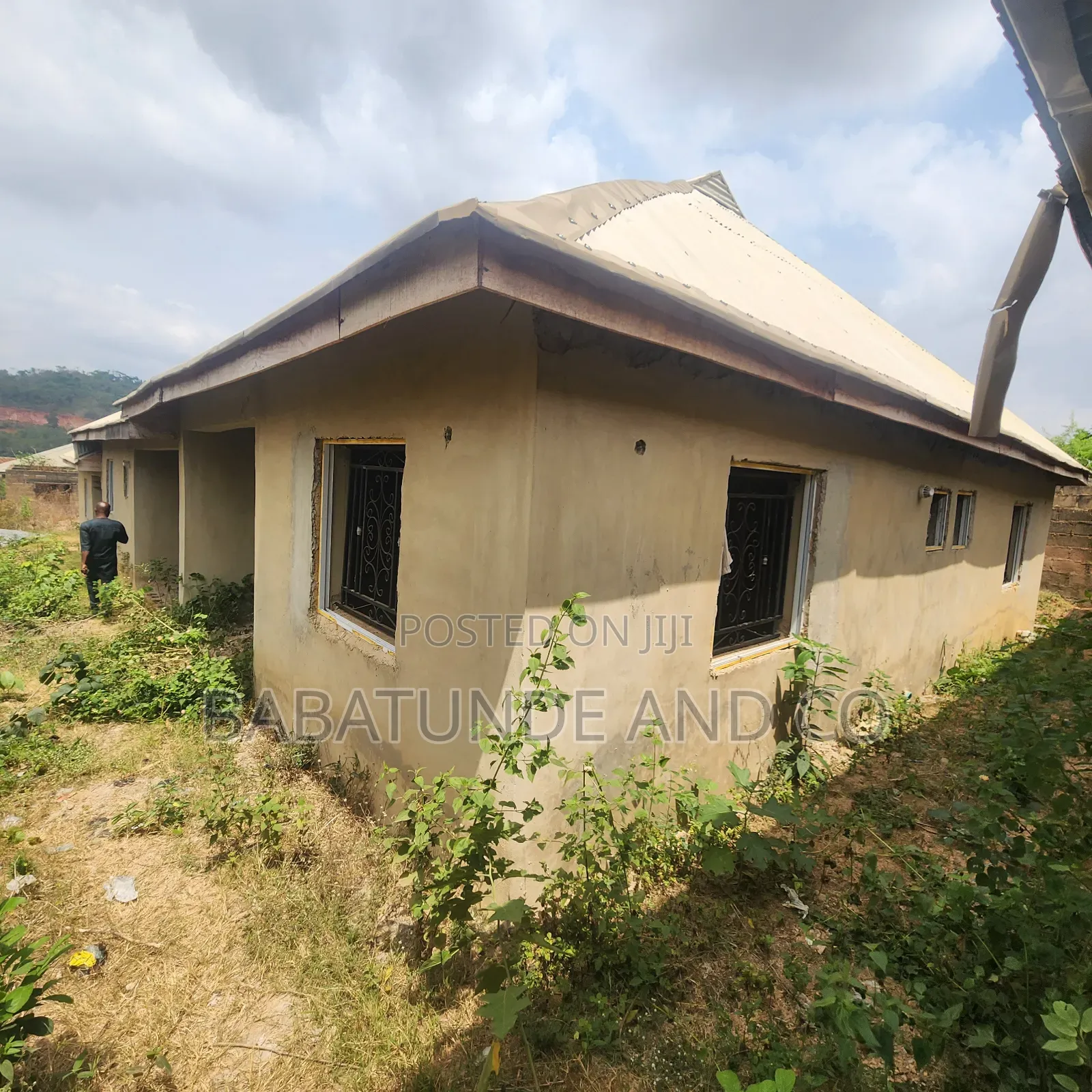 6bdrm Block of Flats in Soka for sale