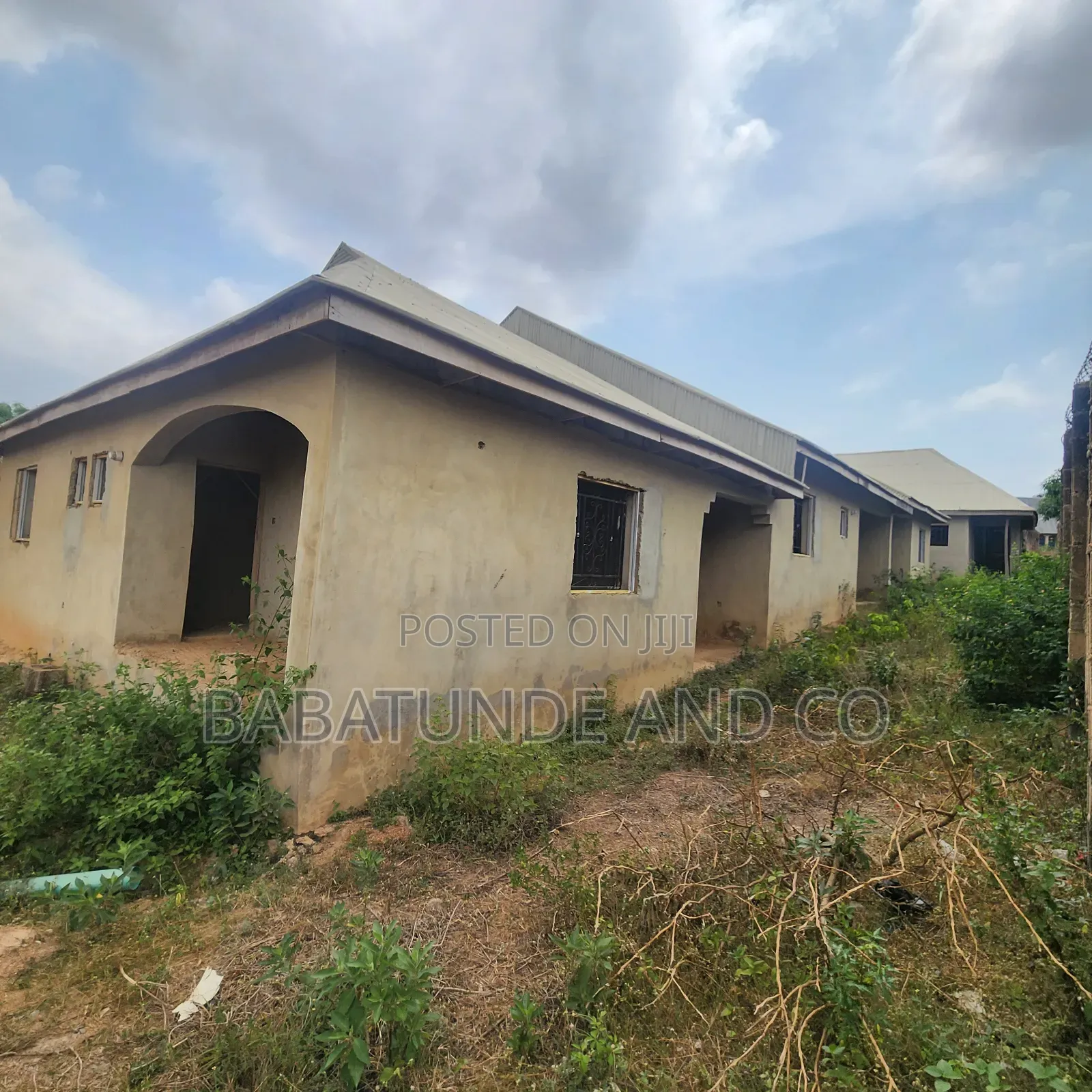 6bdrm Block of Flats in Soka for sale
