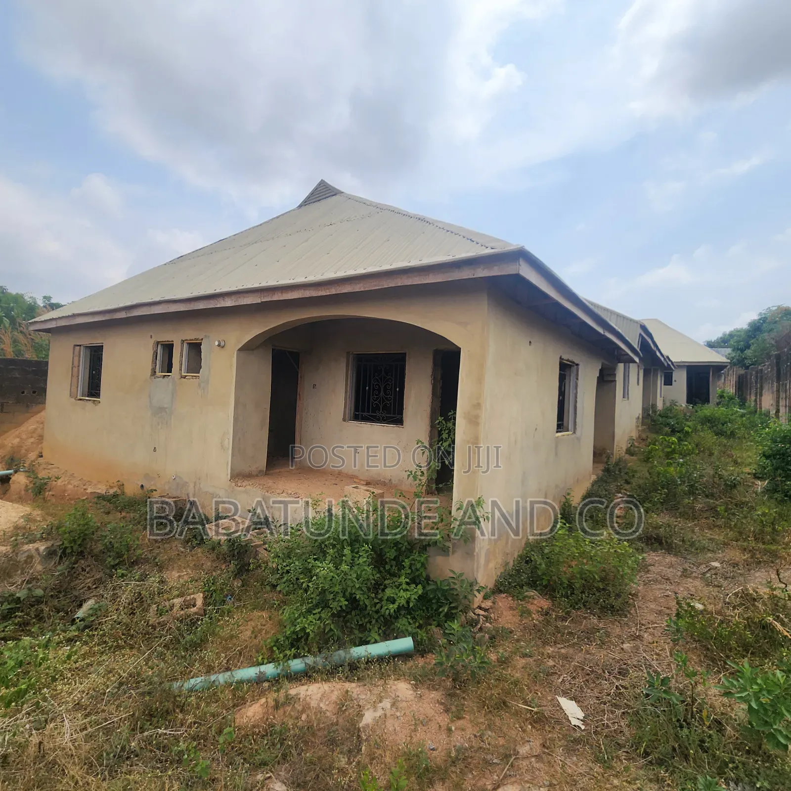 6bdrm Block of Flats in Soka for sale