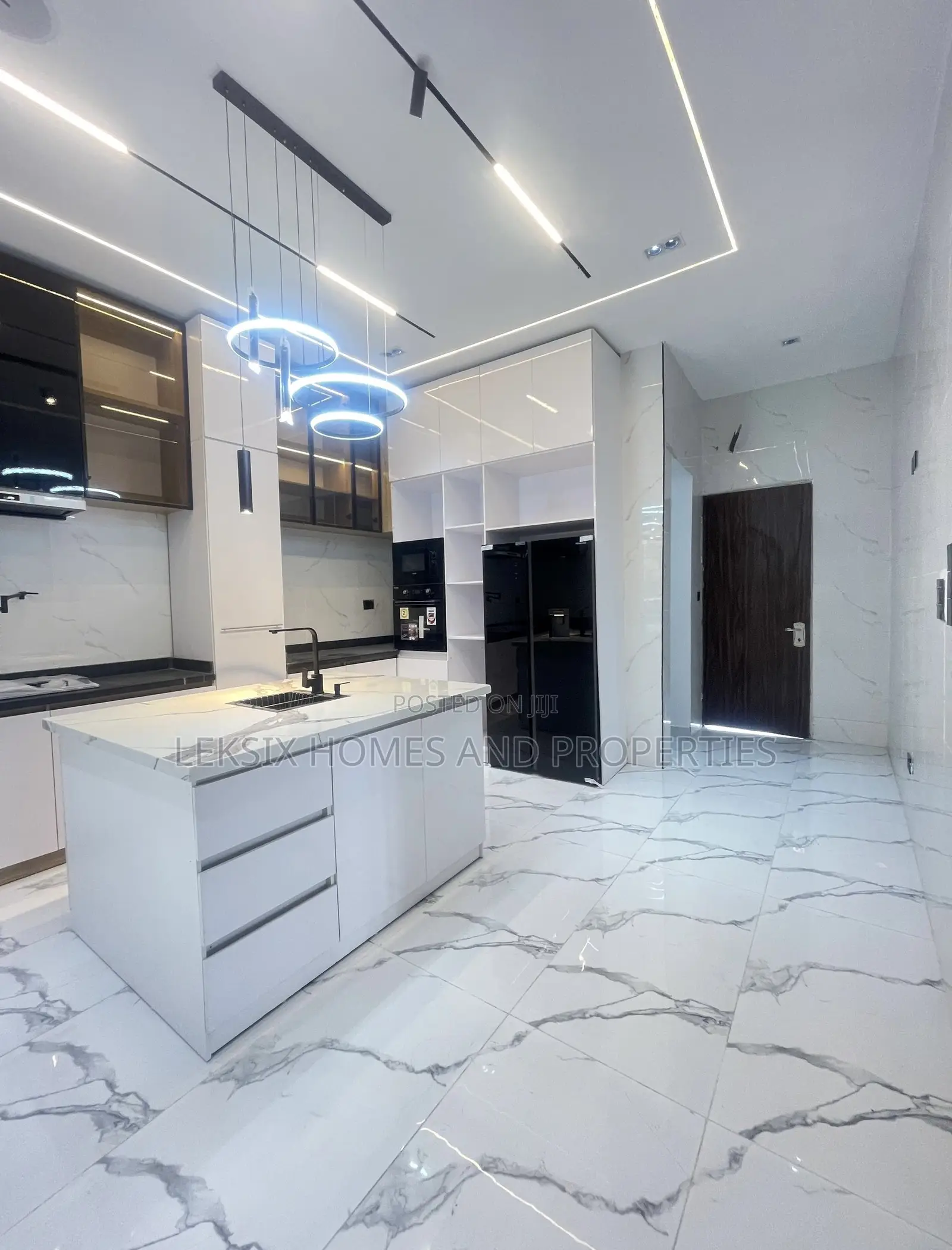 5bdrm Duplex in A Well Secured, Chevron for sale