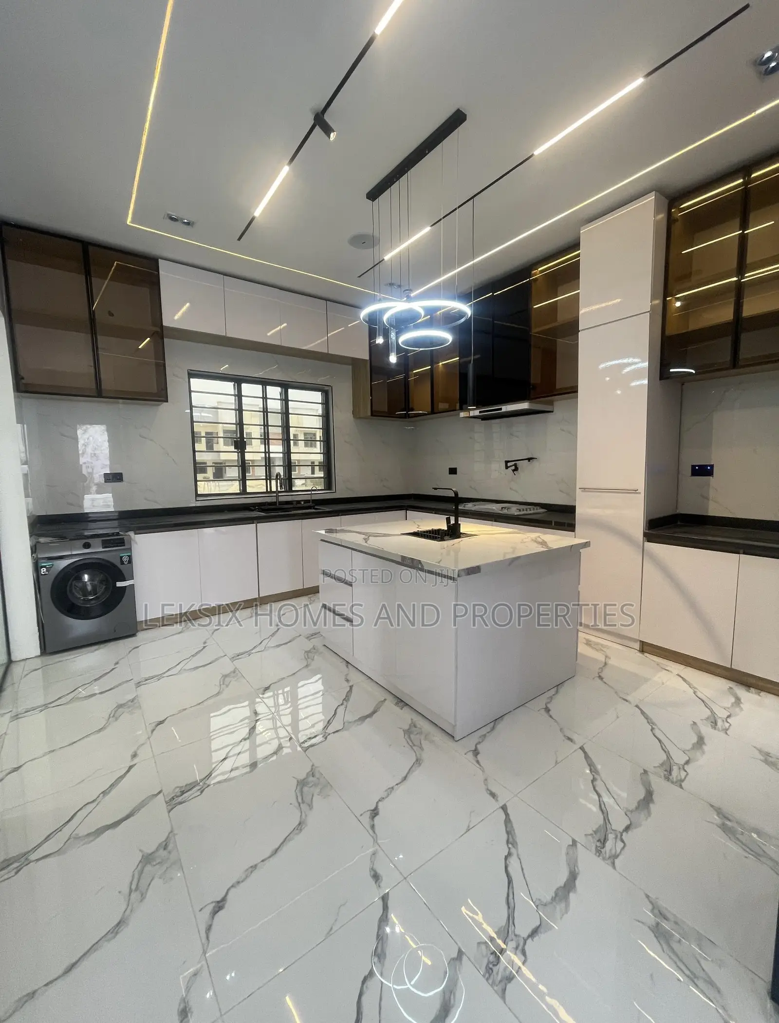 5bdrm Duplex in A Well Secured, Chevron for sale