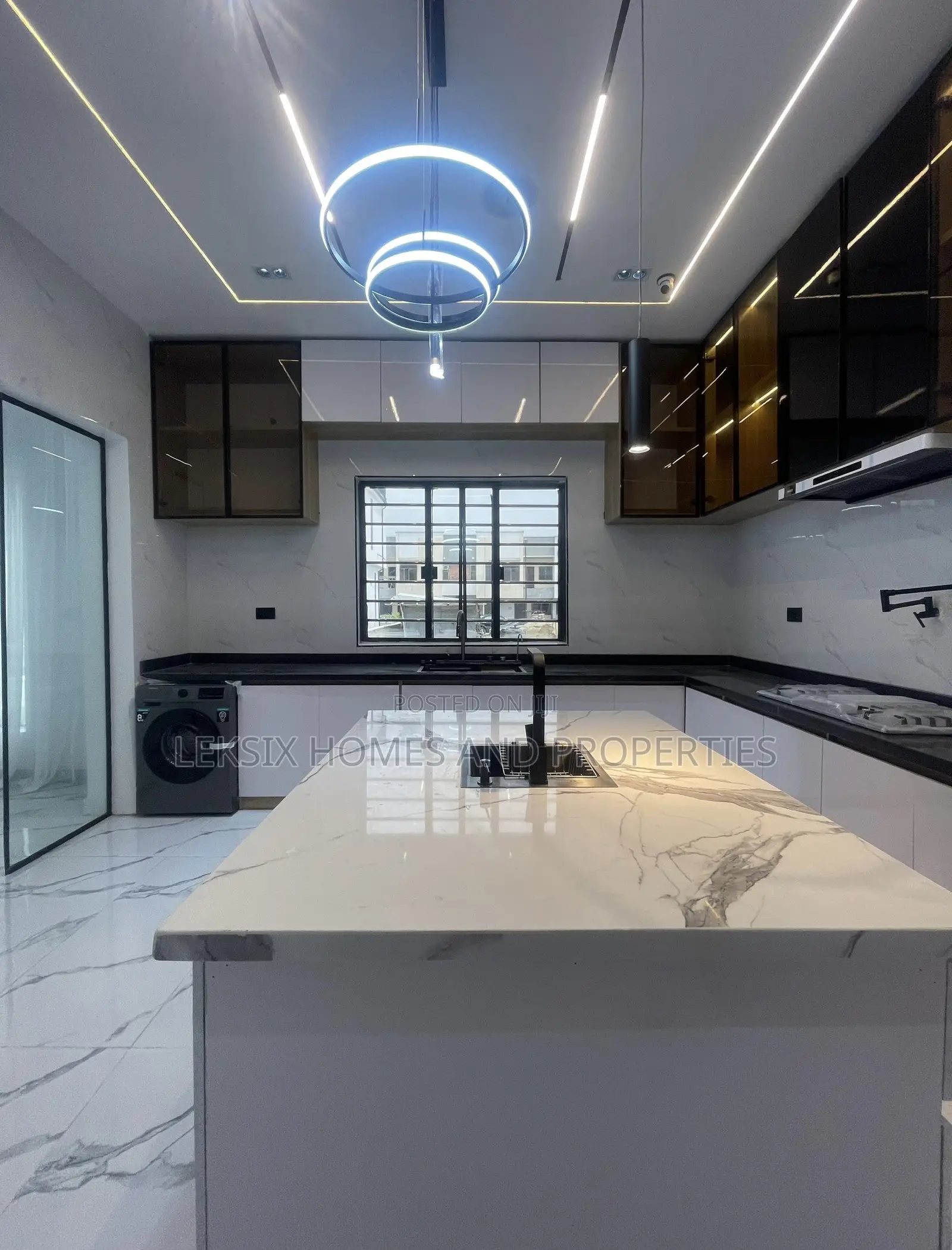 5bdrm Duplex in A Well Secured, Chevron for sale