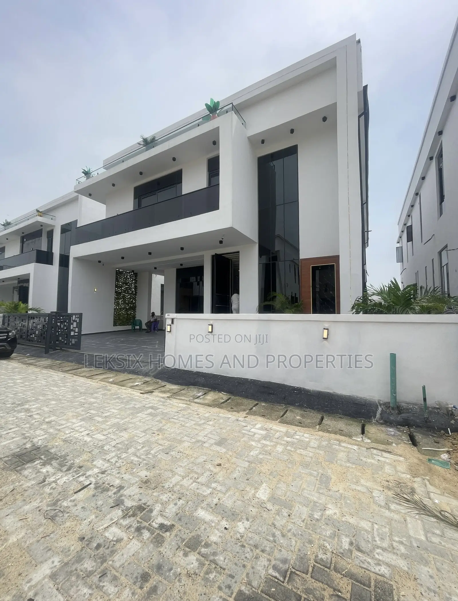 5bdrm Duplex in A Well Secured, Chevron for sale