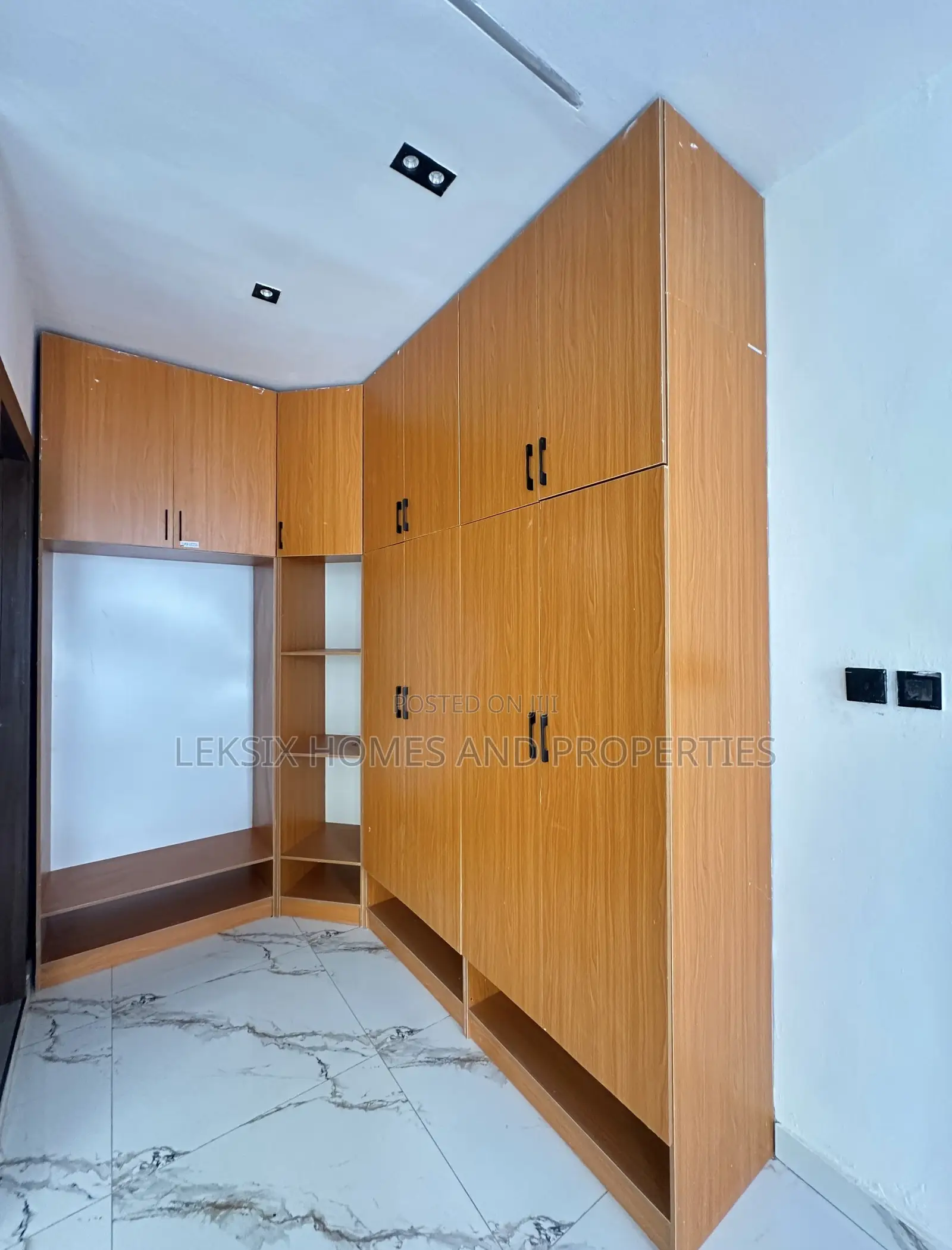 5bdrm Duplex in A Well Secured, Ado / Ajah for sale