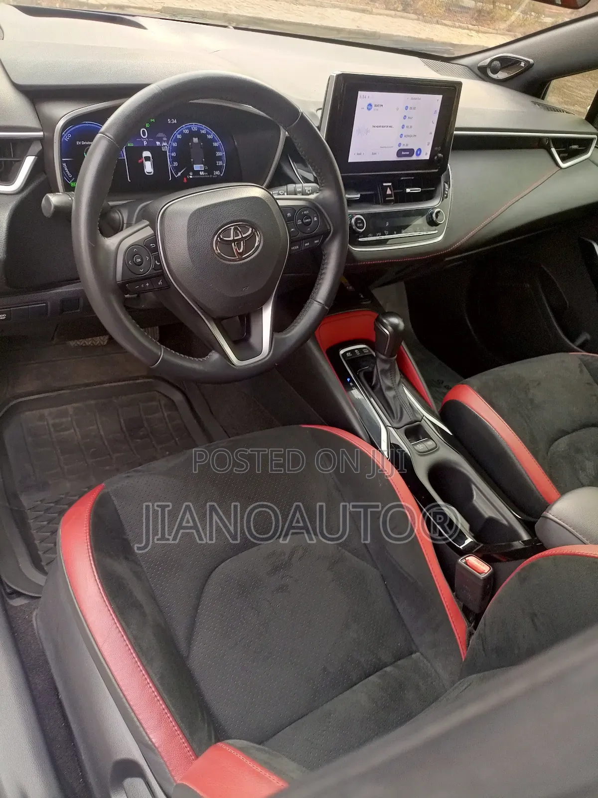Toyota Corolla 2024 Silver