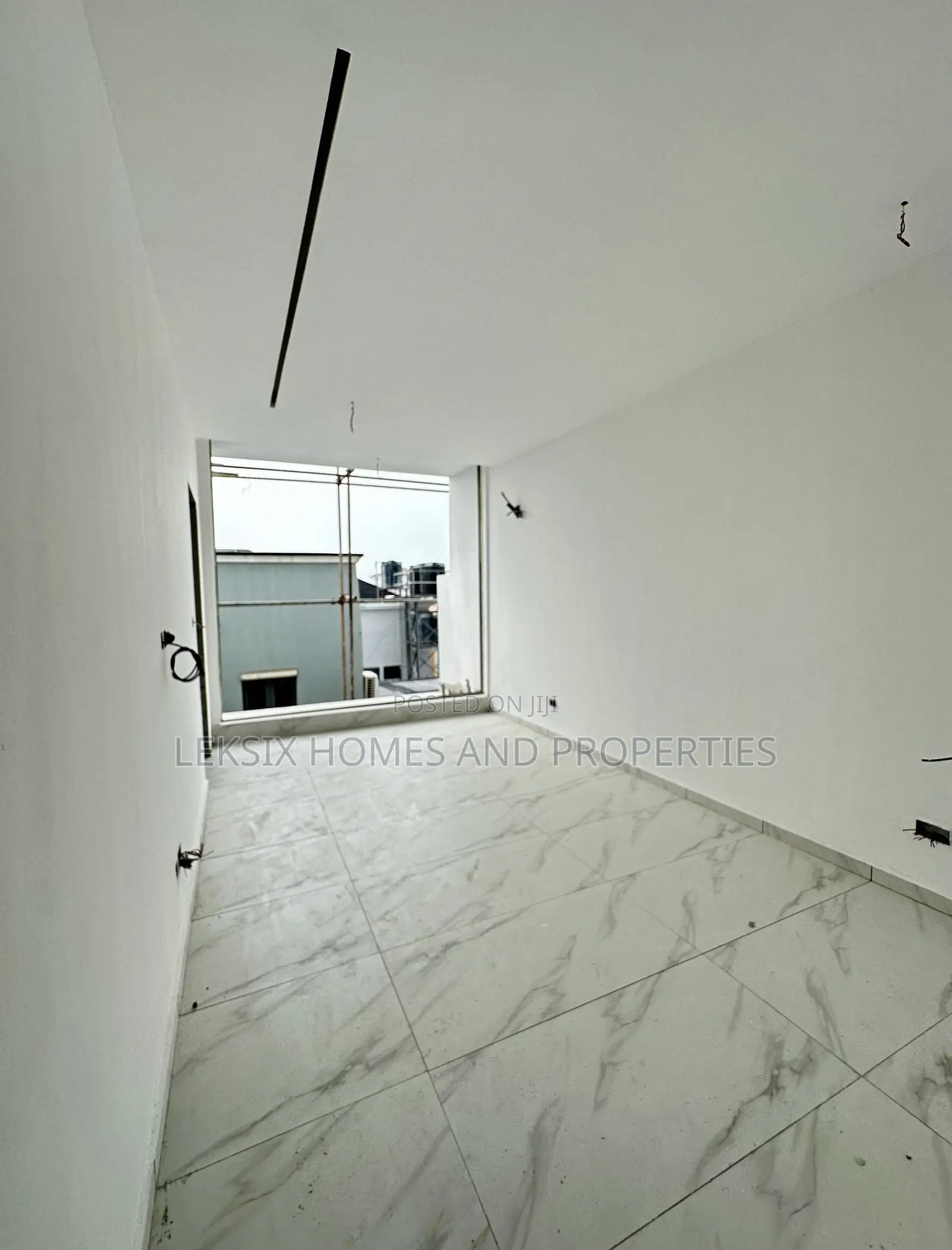 2bdrm Apartment in A Well Secured, Lekki Phase 1 for sale