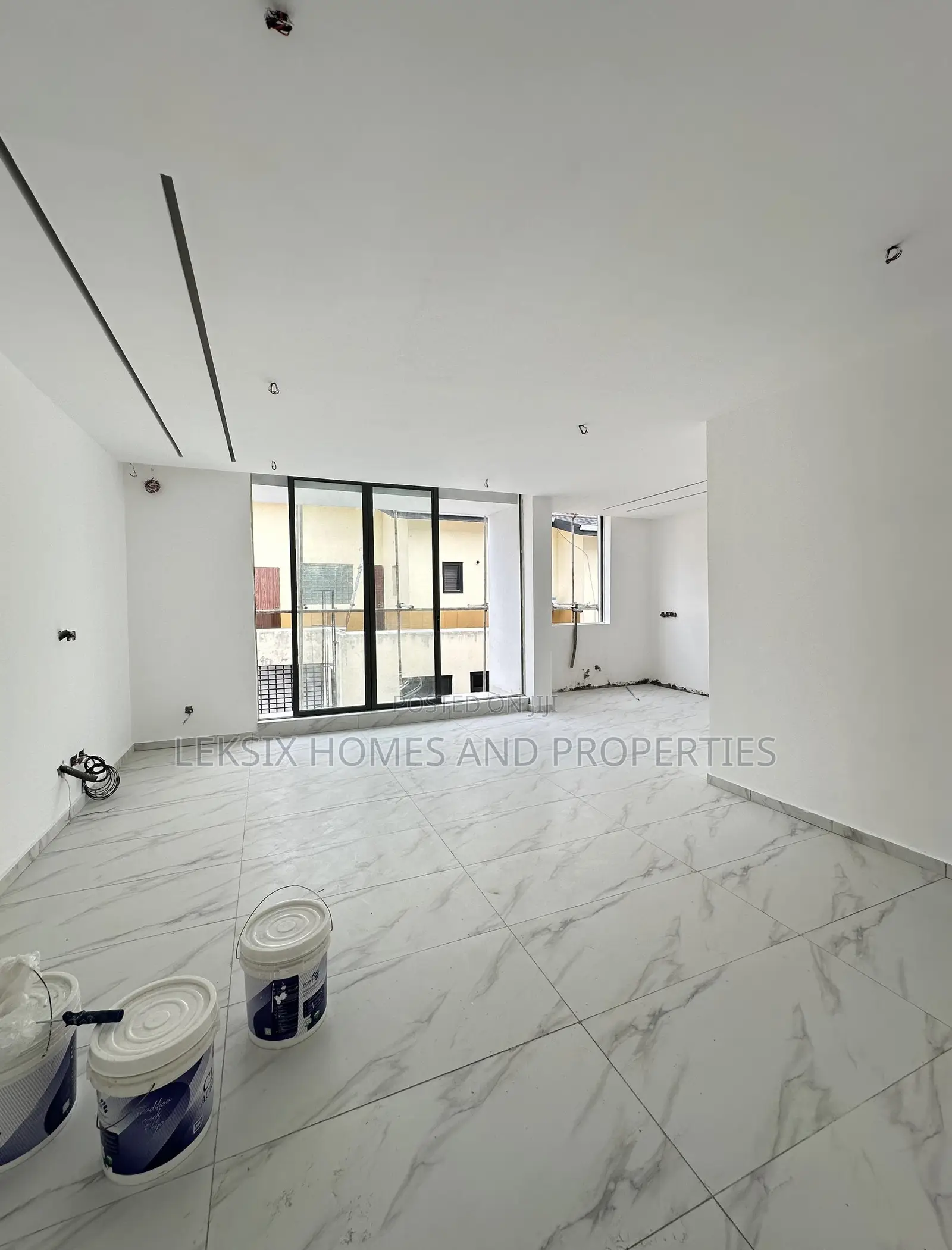 2bdrm Apartment in A Well Secured, Lekki Phase 1 for sale