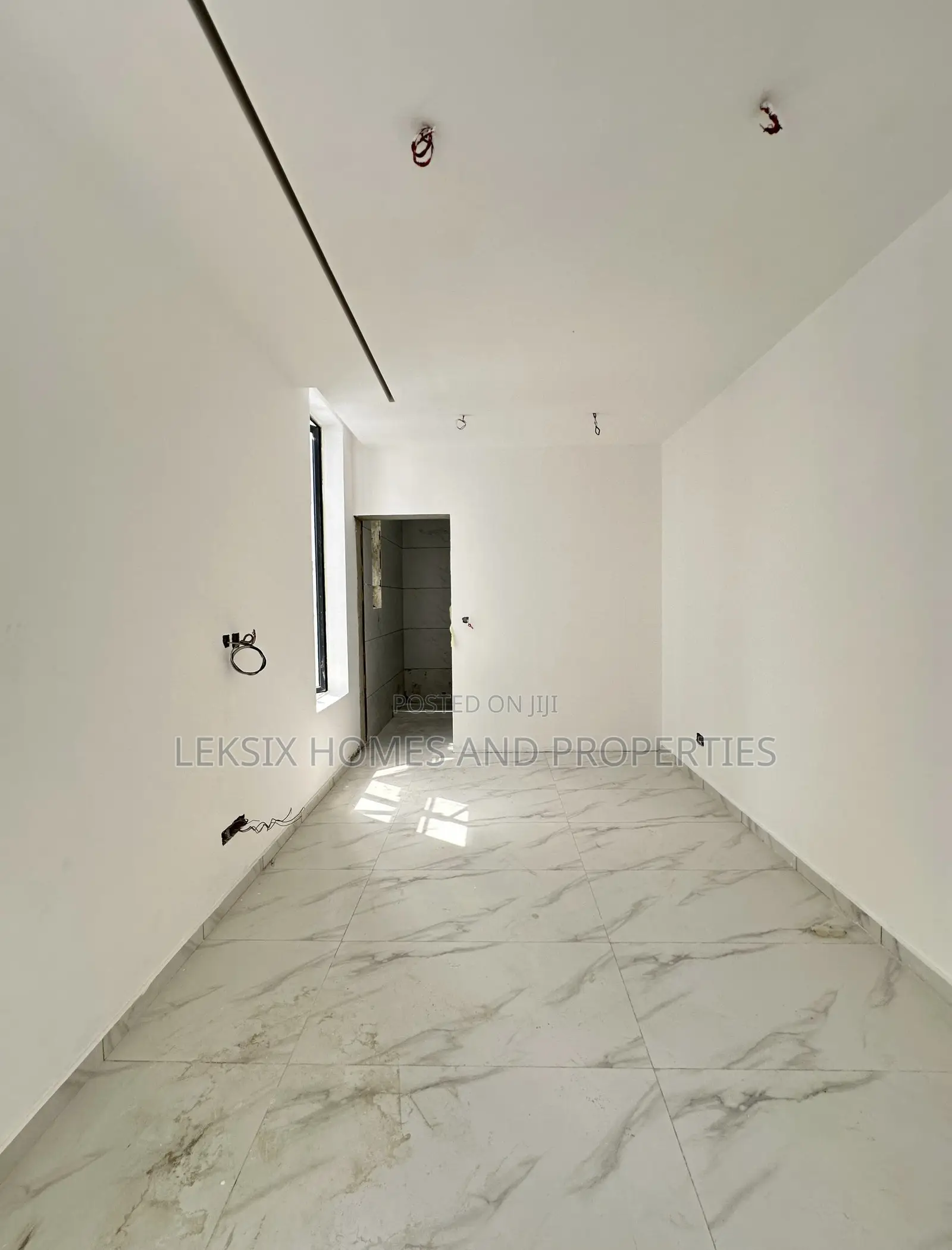 2bdrm Apartment in A Well Secured, Lekki Phase 1 for sale
