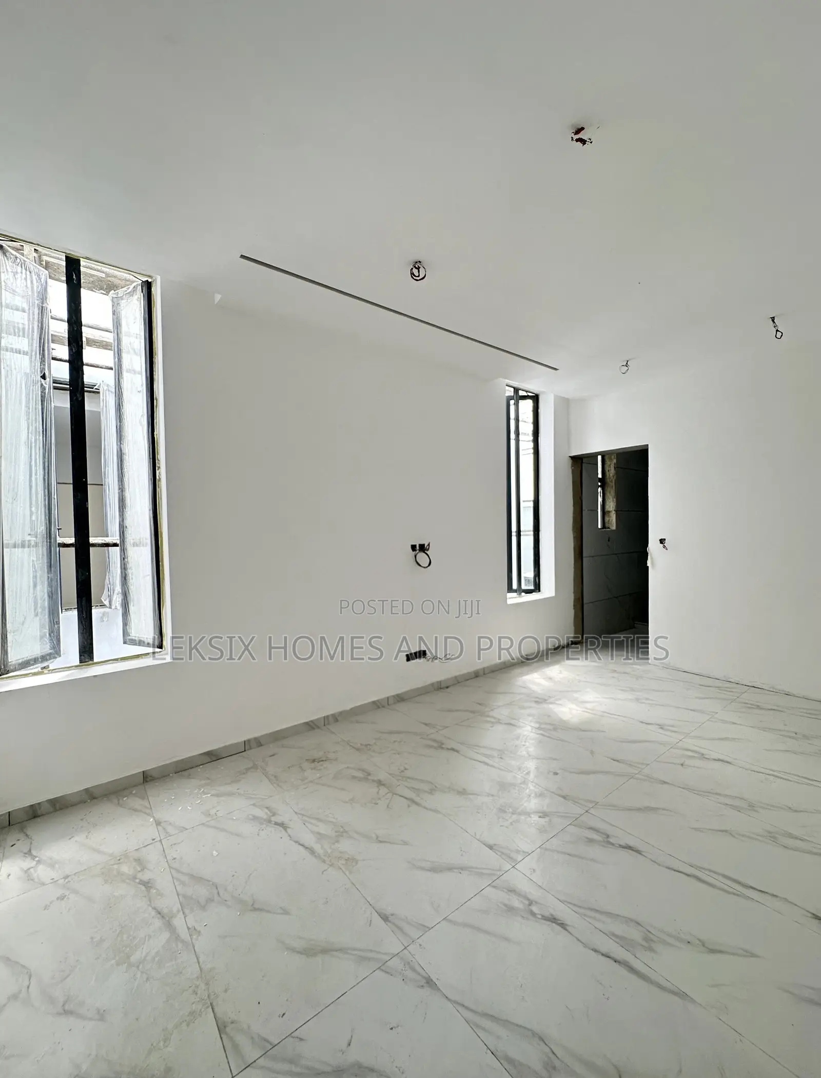 2bdrm Apartment in A Well Secured, Lekki Phase 1 for sale