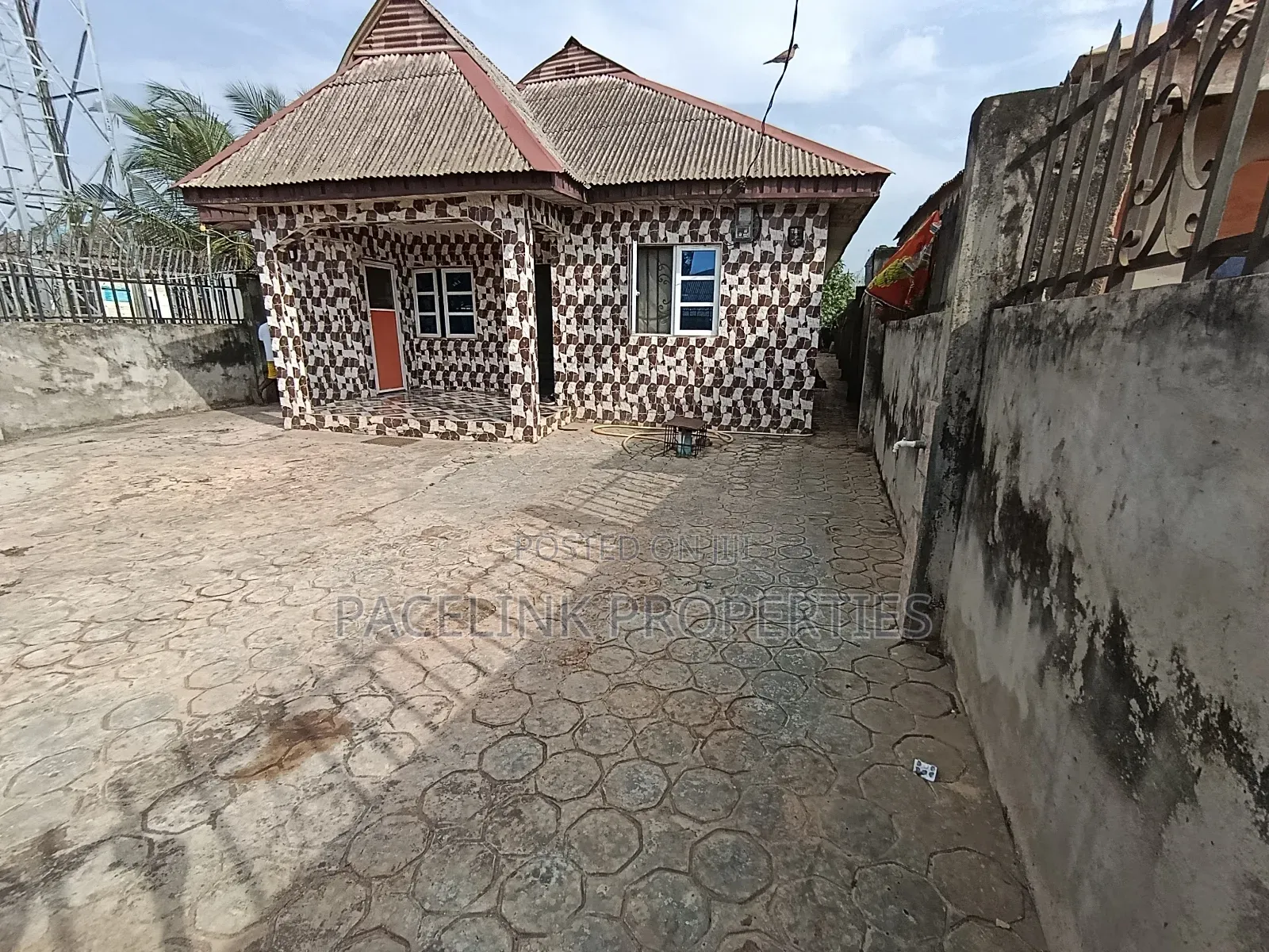 4bdrm Bungalow in Ado-Odo/Ota for sale