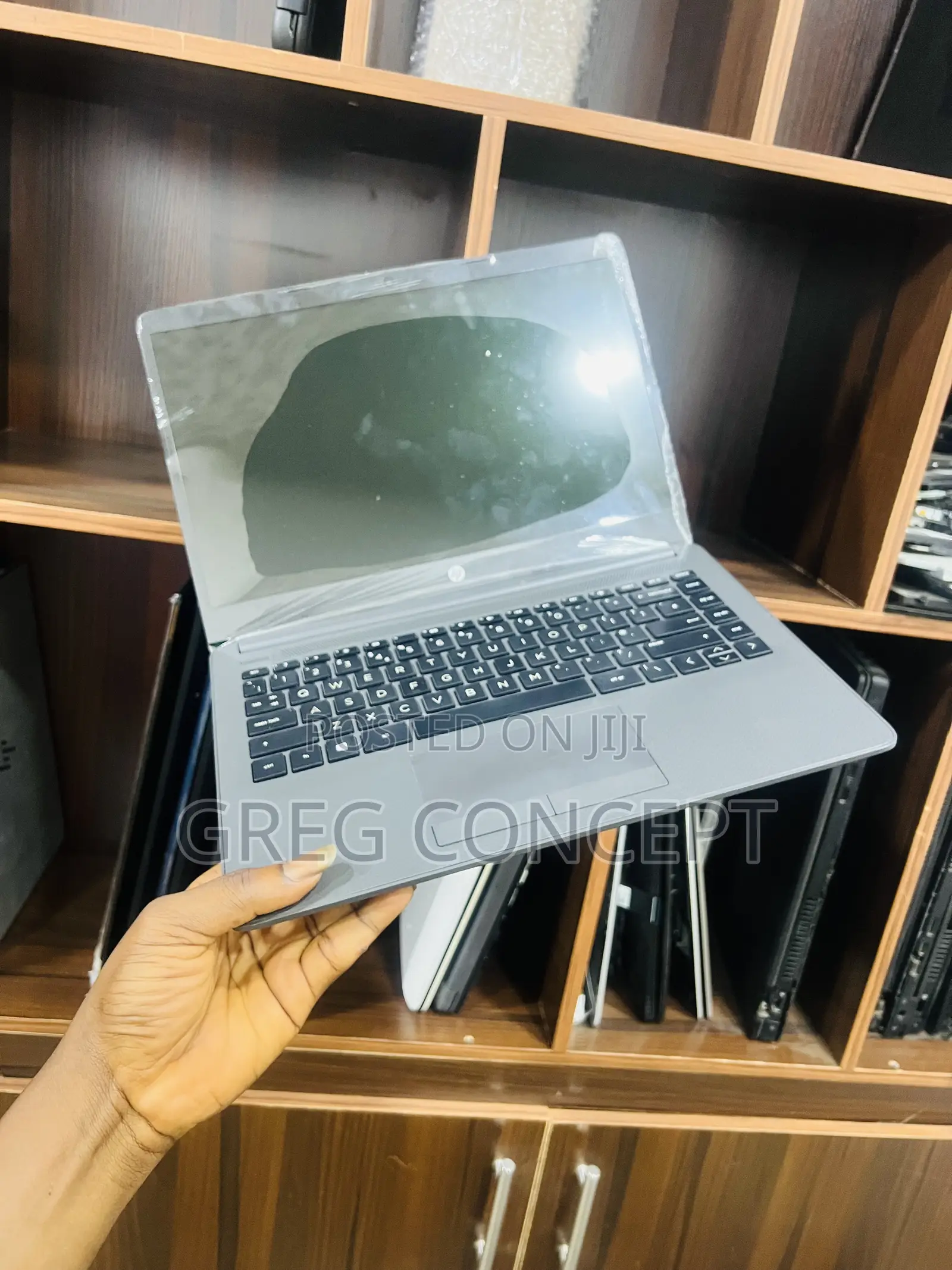 Laptop HP 240 G8 8GB AMD Ryzen SSD 256GB