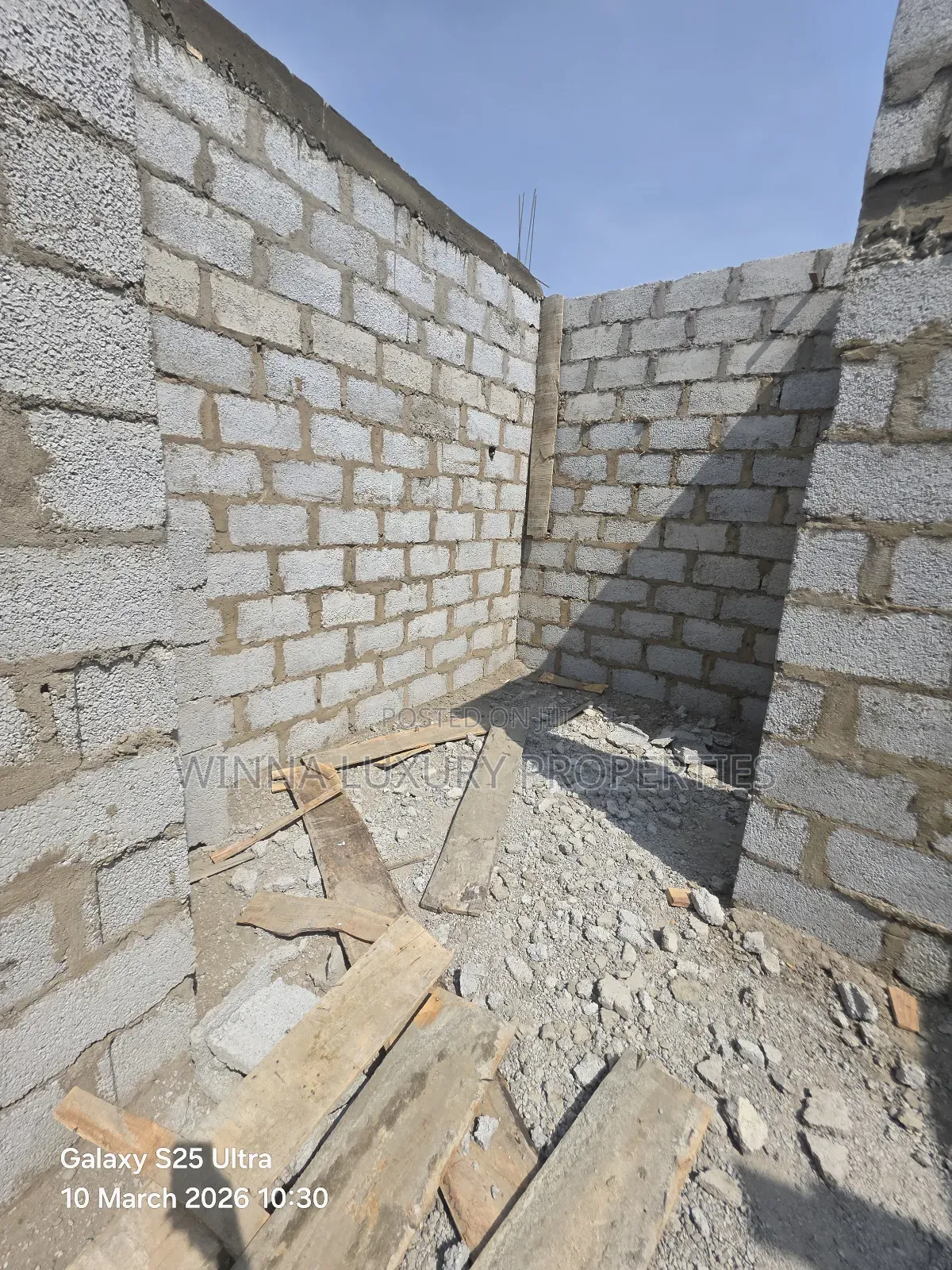 4bdrm Townhouse/Terrace in Sabon Lugbe for sale