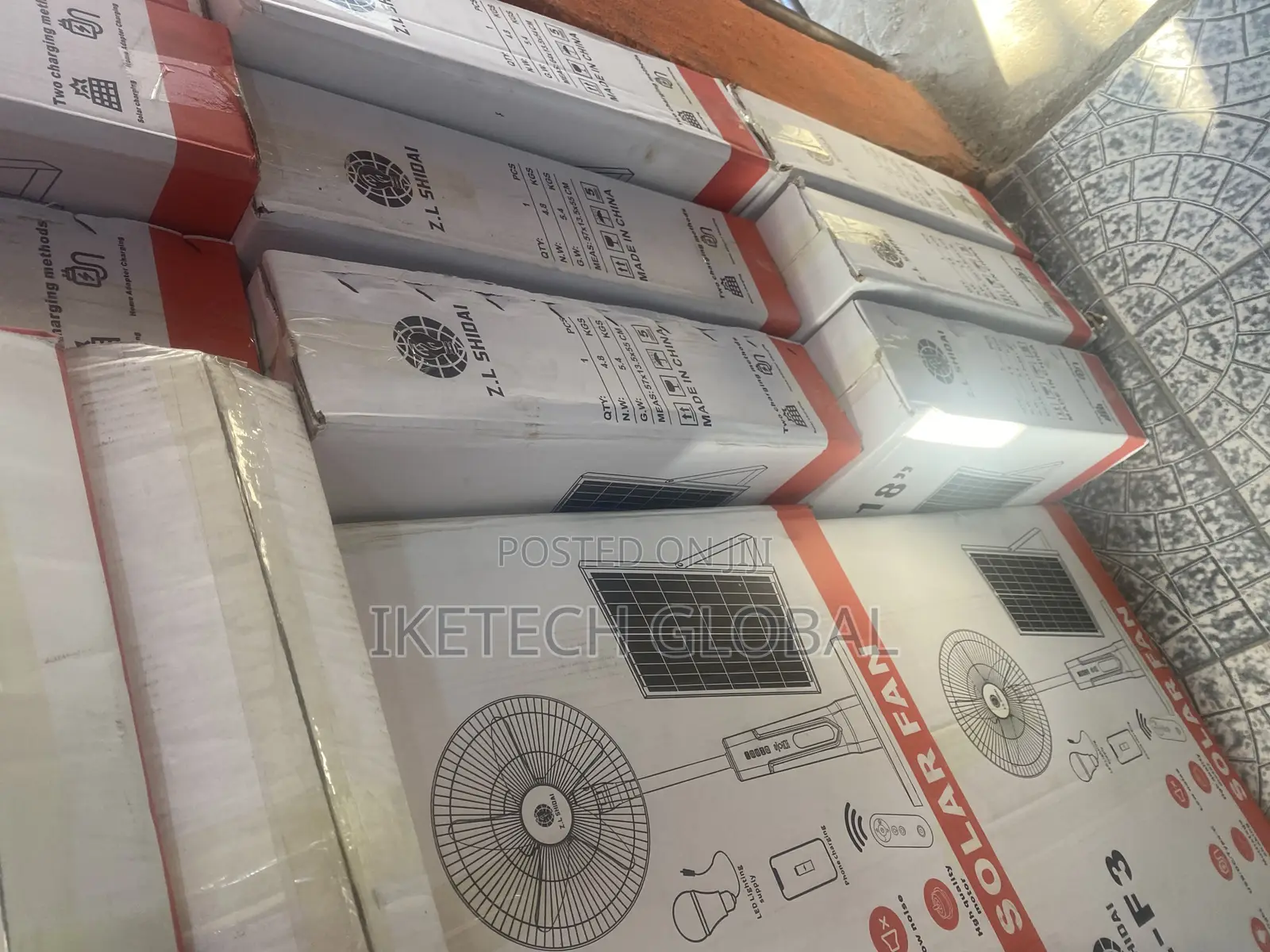 18” Z.L Shidai Rechargeable Solar Fan
