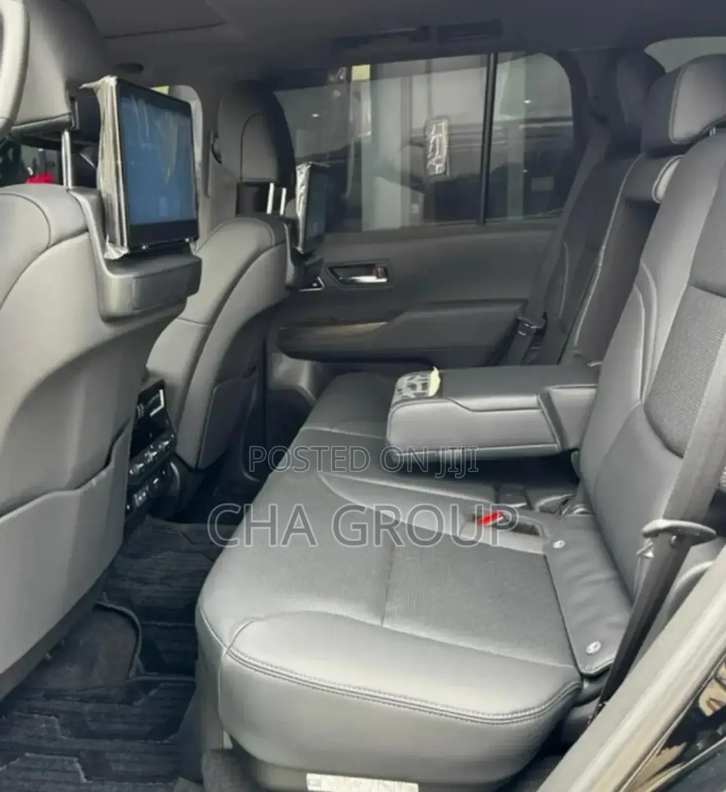 Toyota Land Cruiser LC300 2024 Black