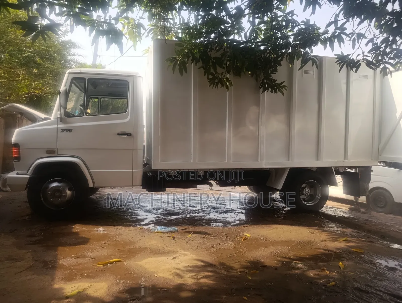 Mercedes Benz Truck 711