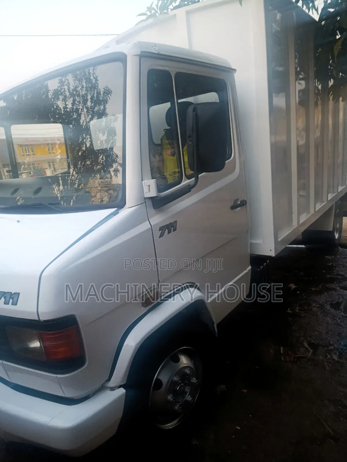 Mercedes Benz Truck 711